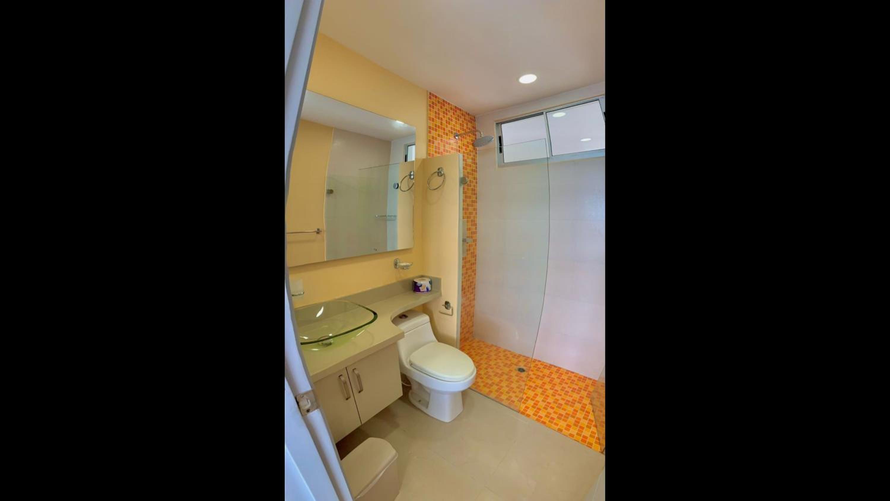 2P1-32 Seafront Apartment With Air Conditioning And Pool
