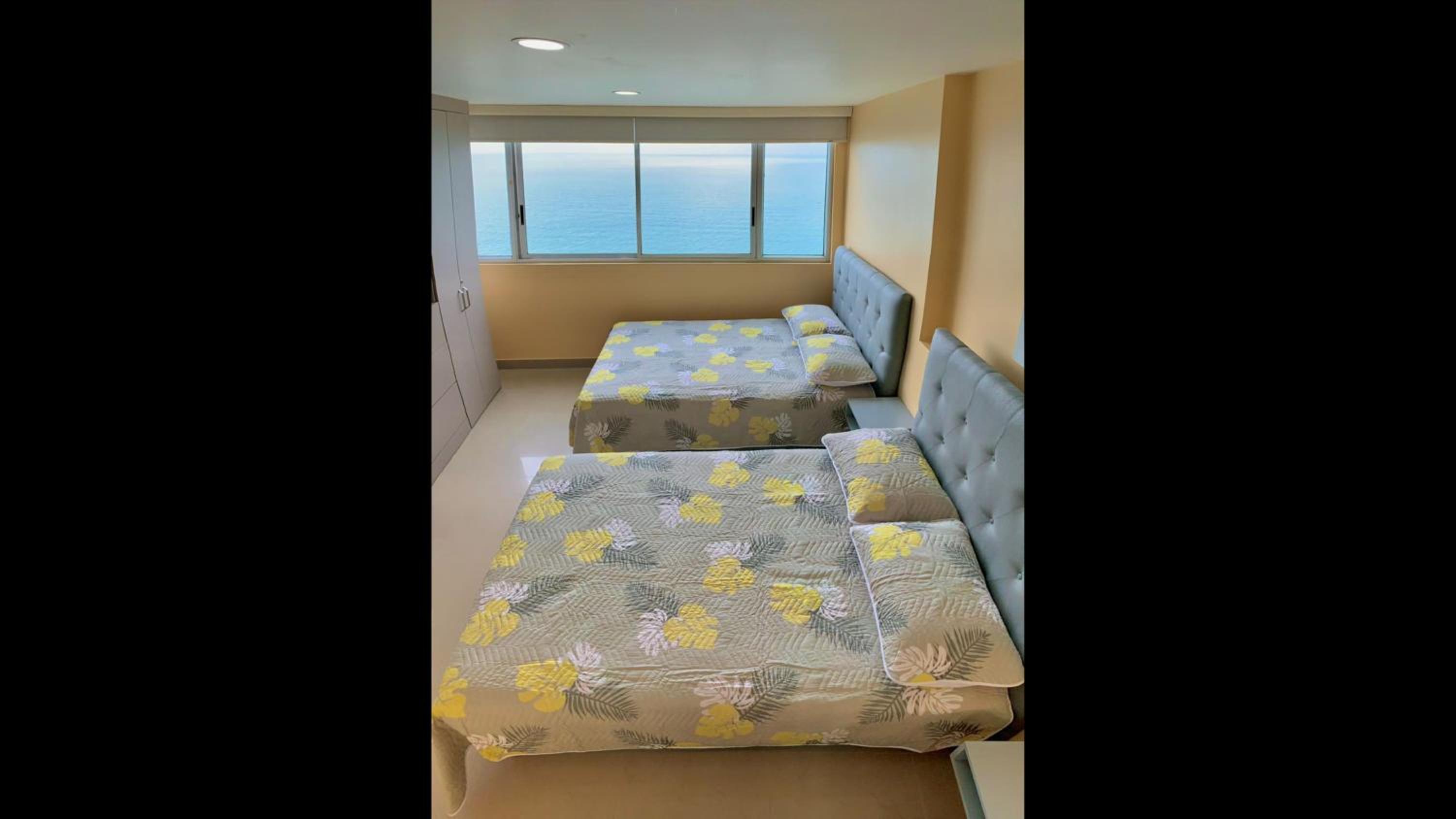 2P1-32 Seafront Apartment With Air Conditioning And Pool