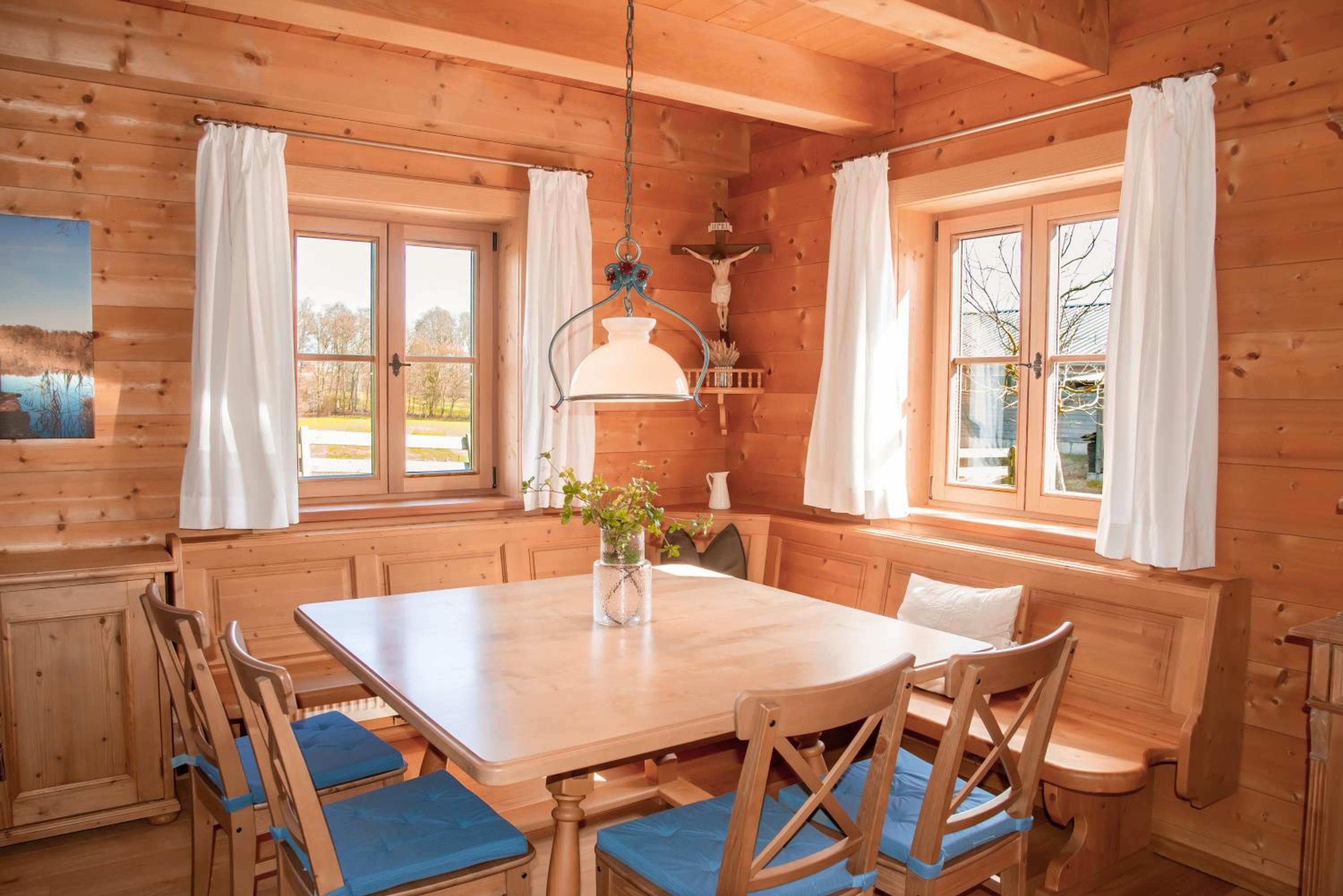 Chalet im Grünen in Seenähe