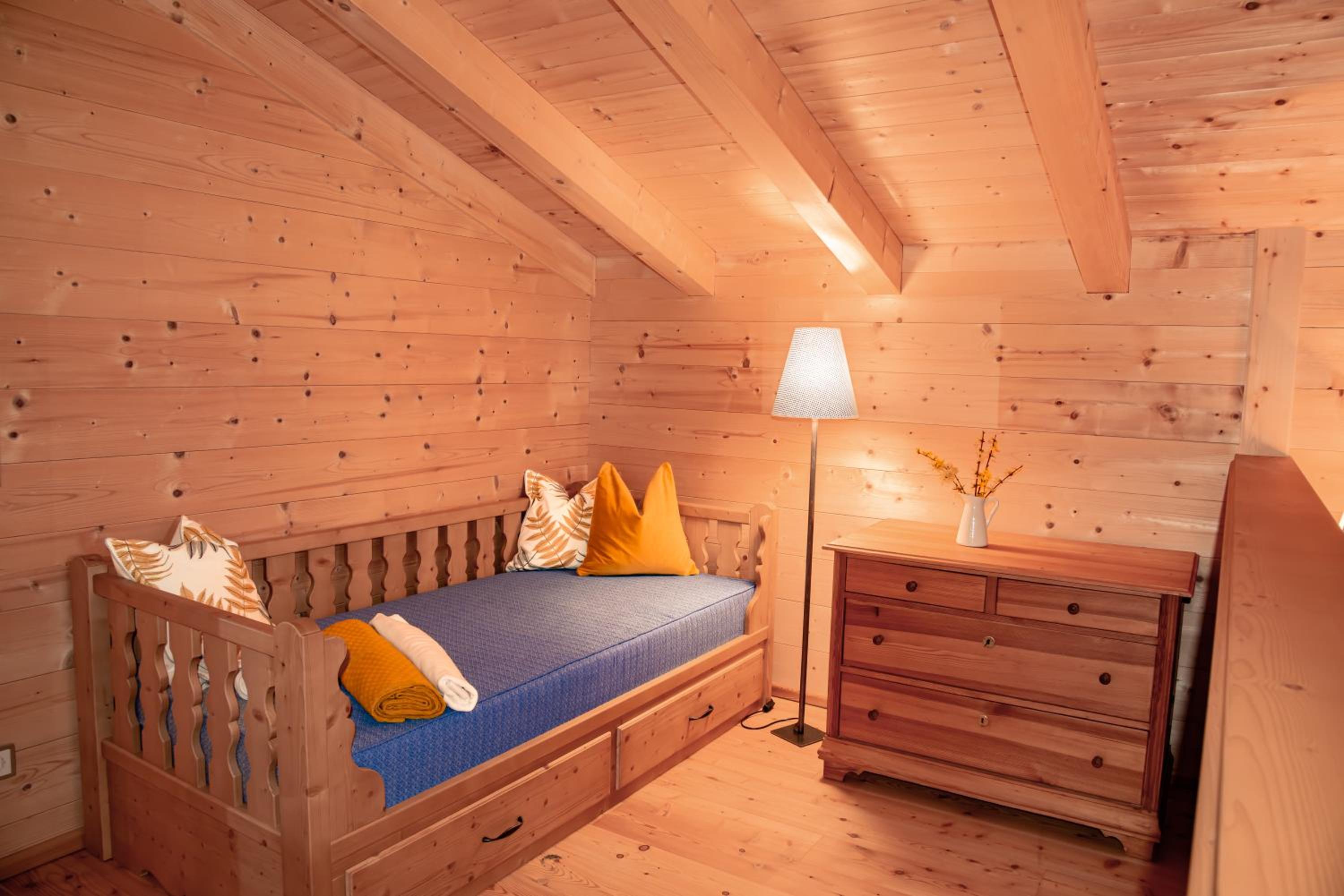 Chalet im Grünen in Seenähe