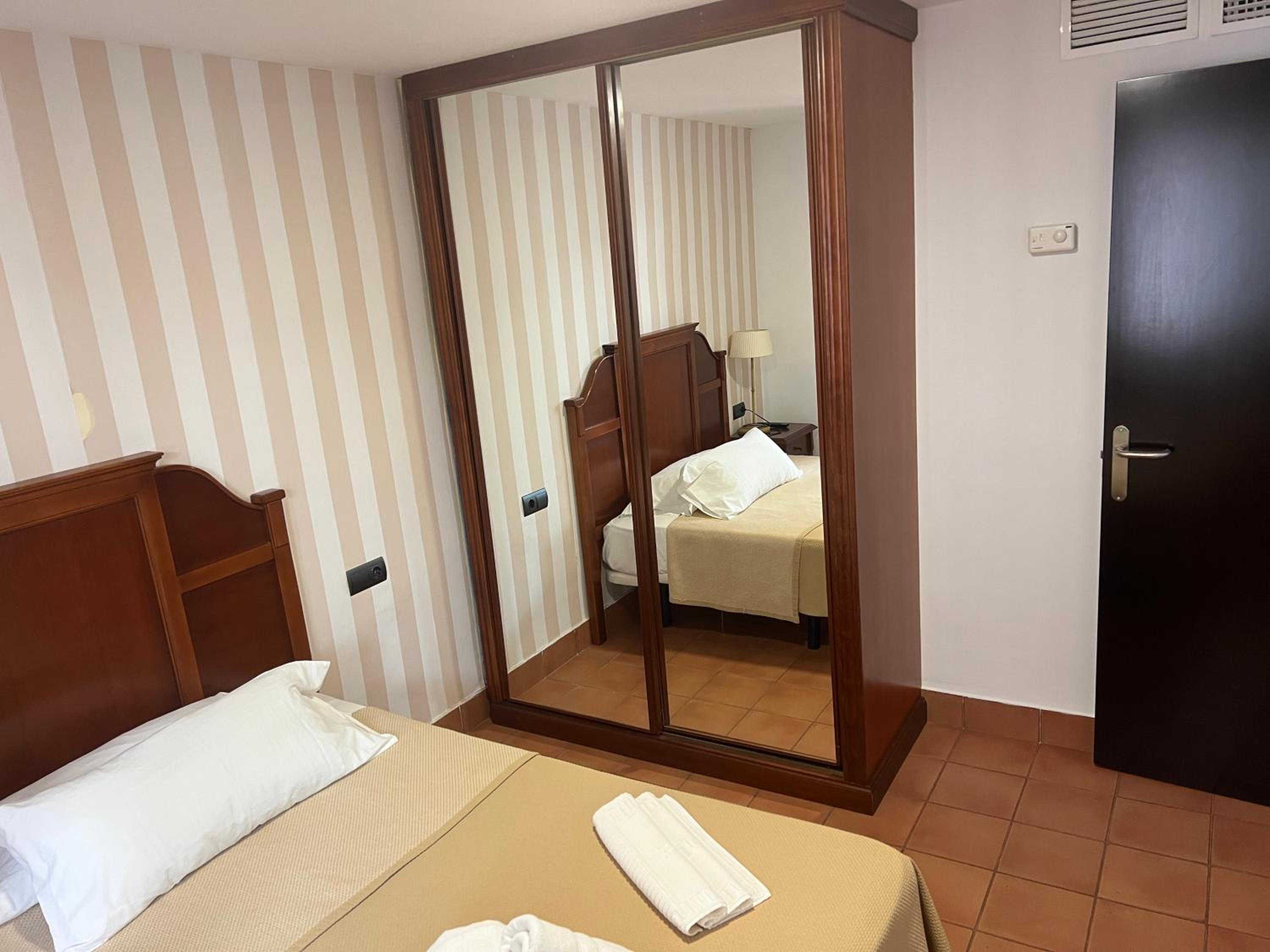 I AM La Posada Hotel and Apartment