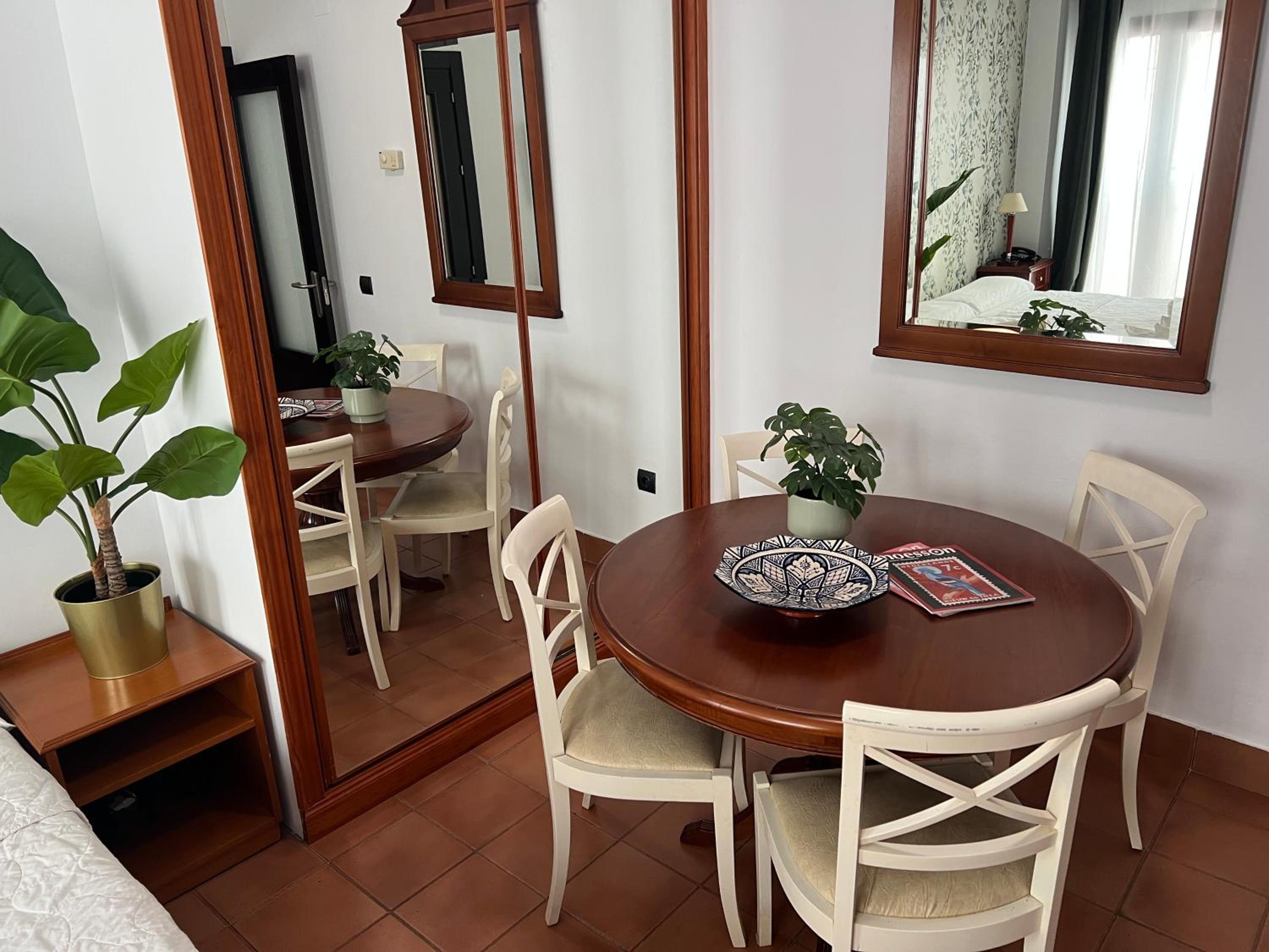 I AM La Posada Hotel and Apartment