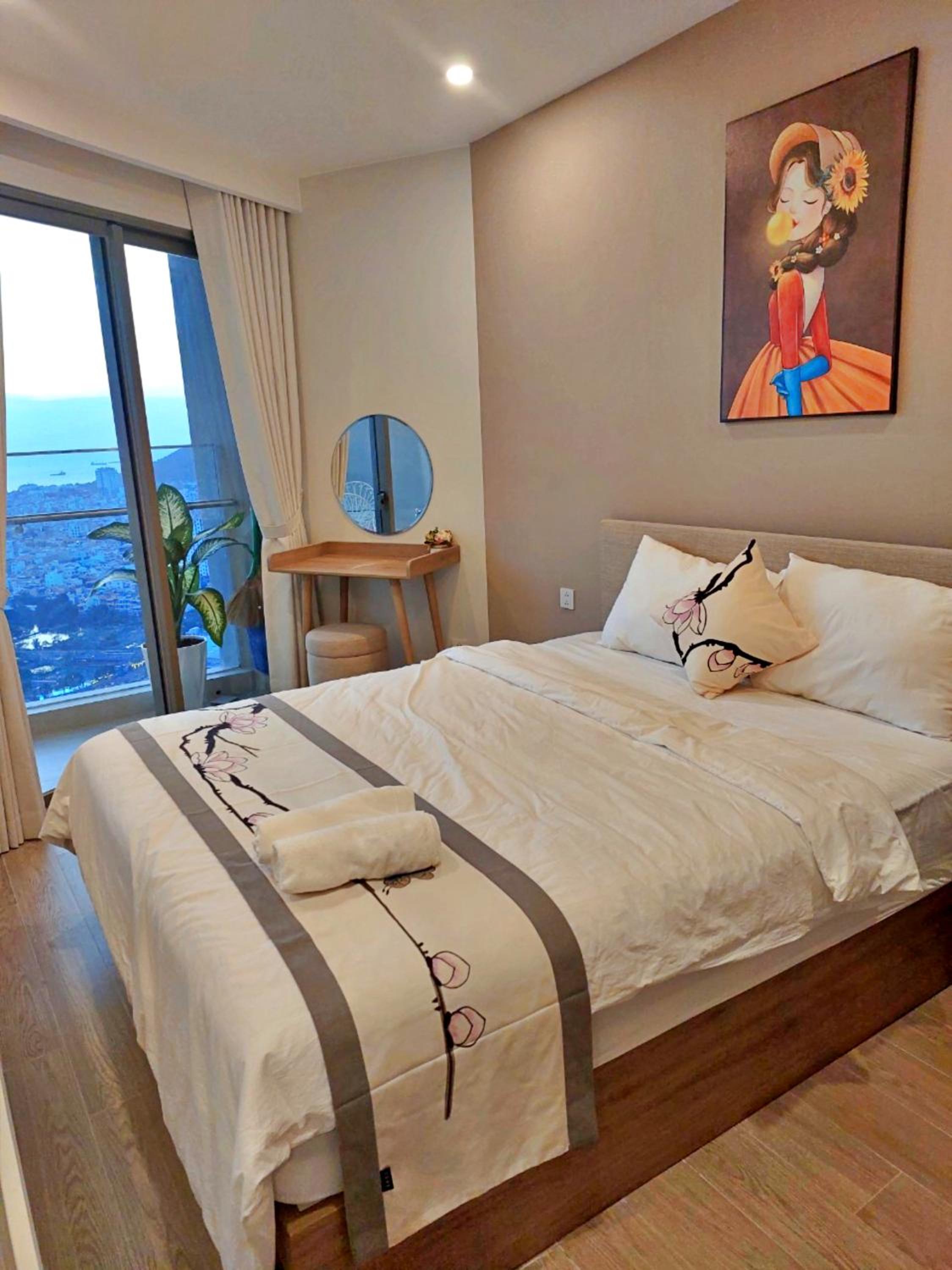 HANZ Business Suite The Song Grand Residence view 3