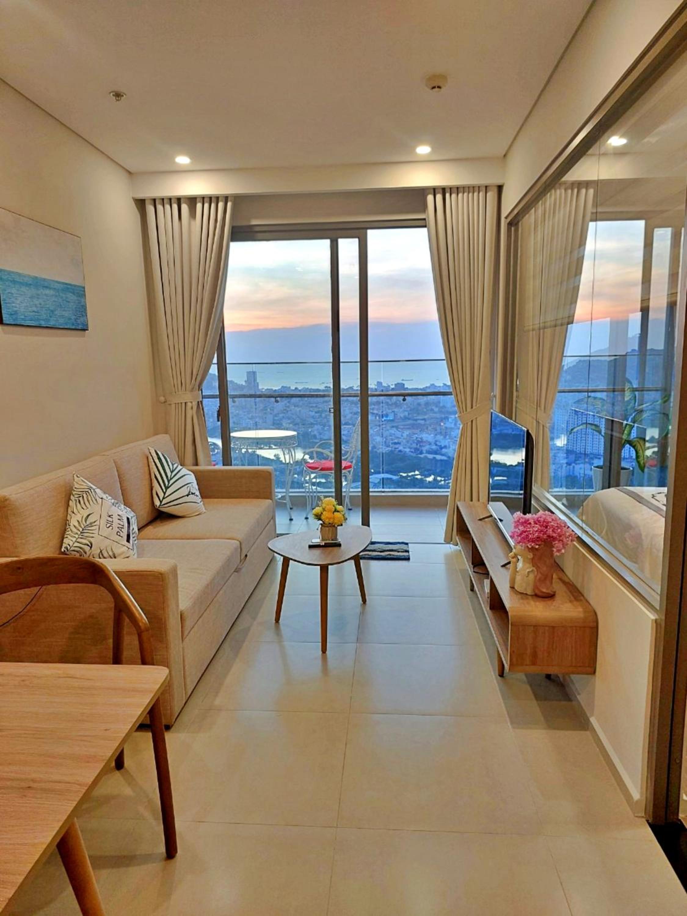 HANZ Business Suite The Song Grand Residence view 5