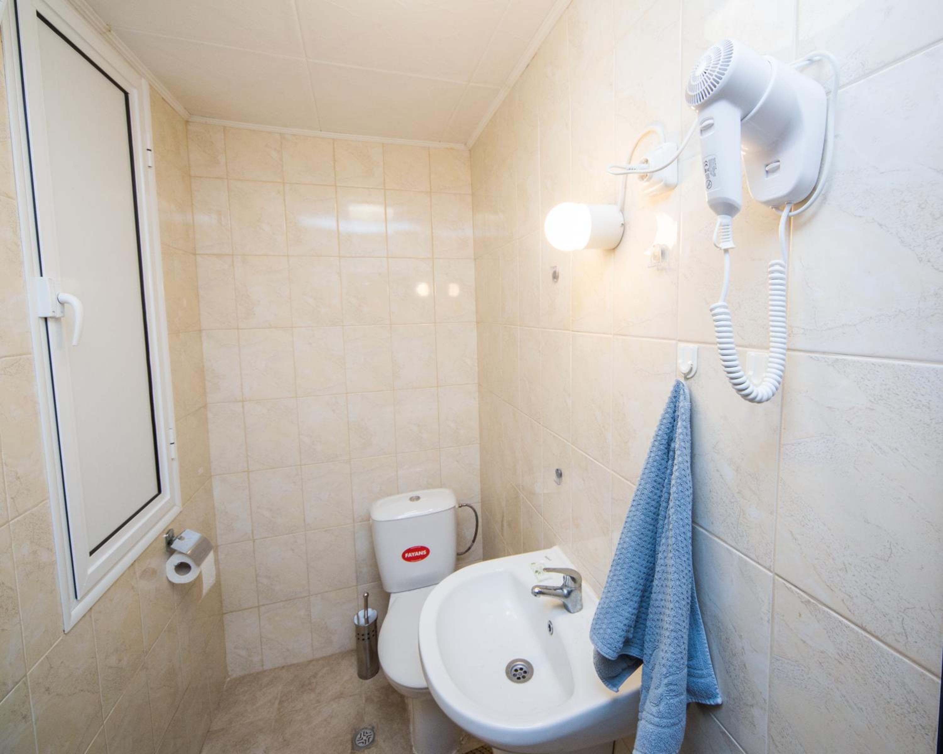 Summer Square - 2 bedrooms Retro Flat with great location, 1st fl