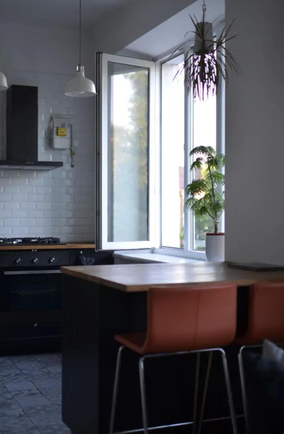 Charming Apartment with Great Location by URBAN RENT view 2