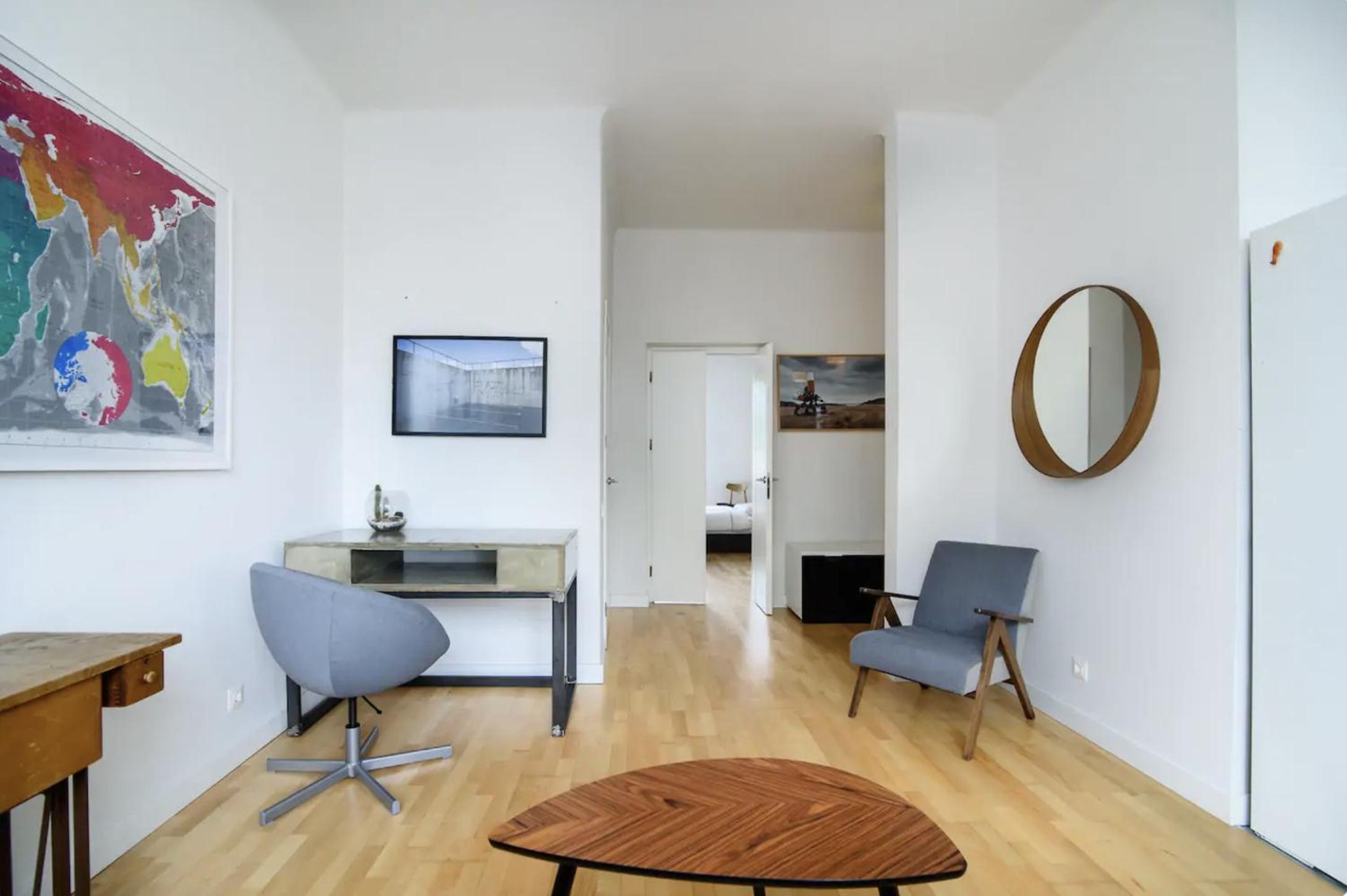 Charming Apartment with Great Location by URBAN RENT view 4