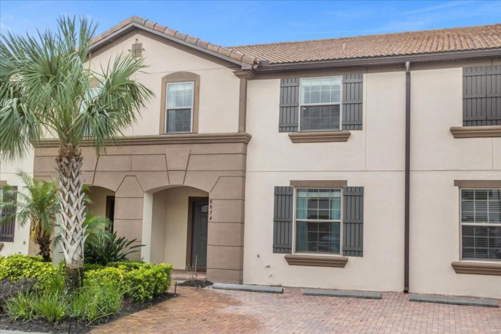 5 Bedrooms 45 Bathroomswindsor Westside8874Gc