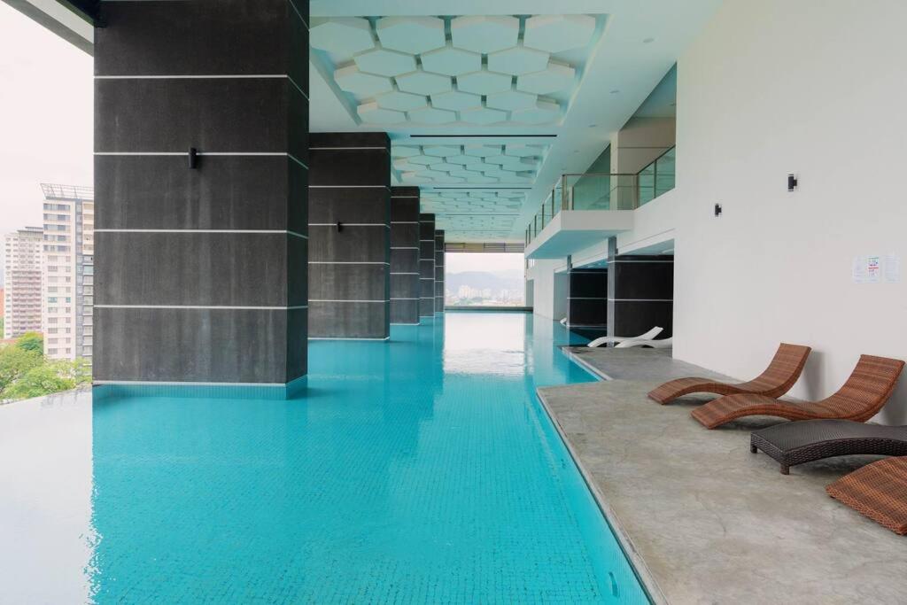 Lavile Infinity Pool Walk to Sunway Velocity and MRT