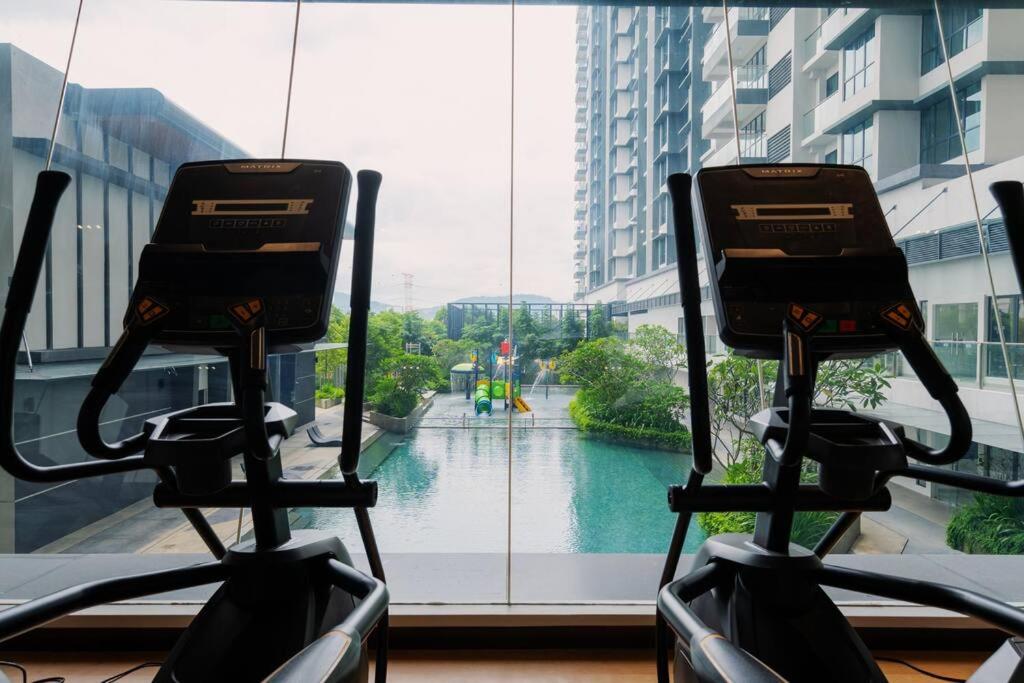 Lavile Infinity Pool Walk to Sunway Velocity and MRT