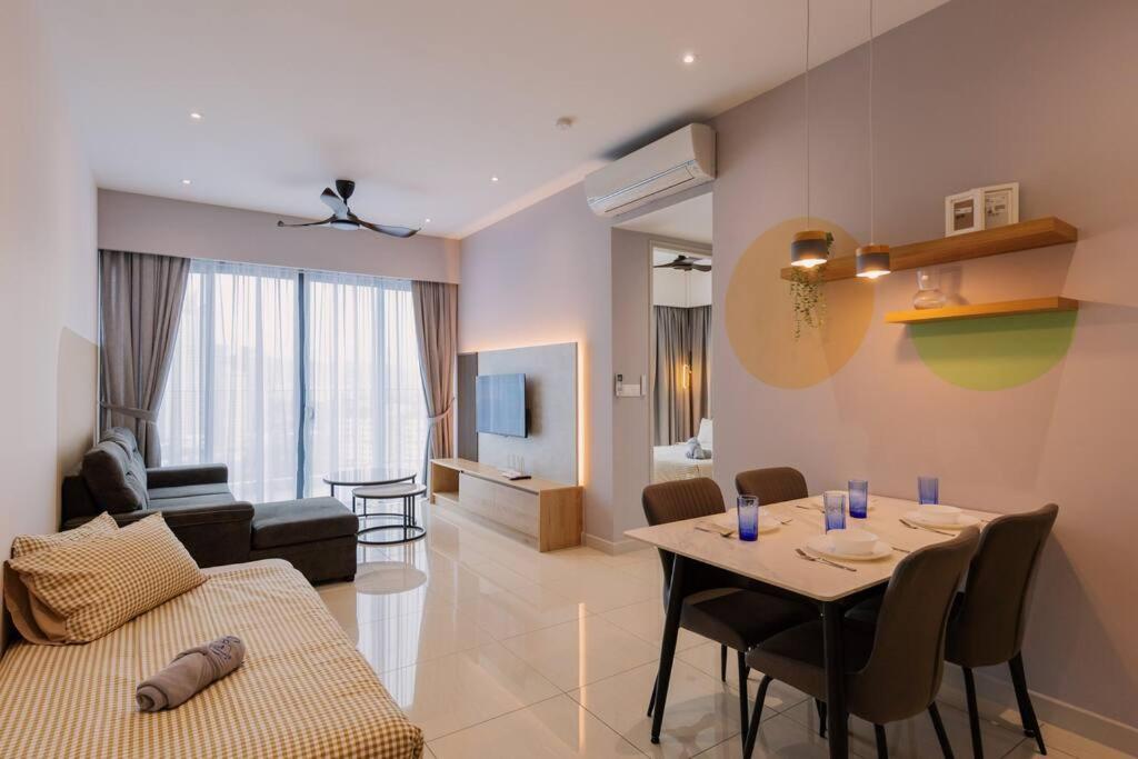 Datum Jelatek Balcony w Infinity Pool Linked LRT KLCCView Mall