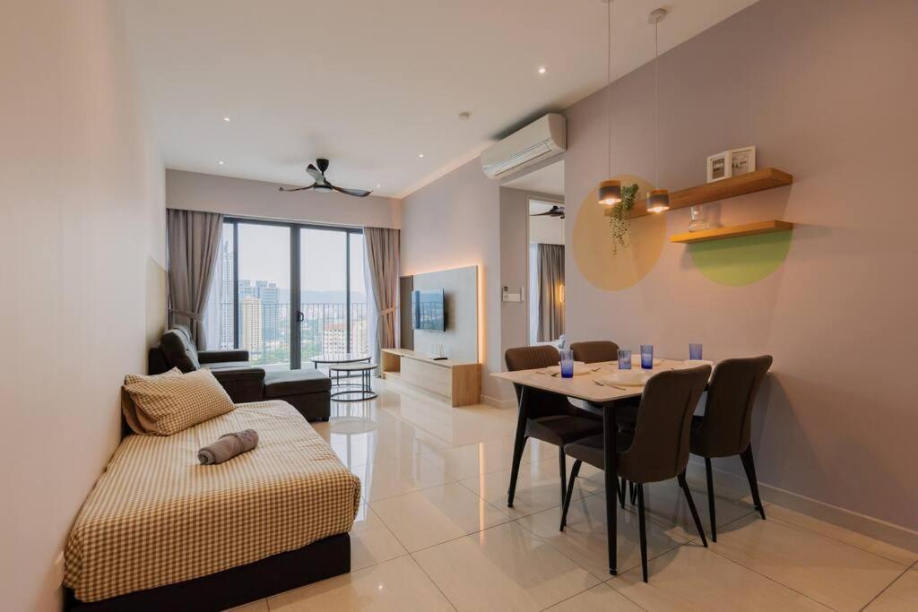 Datum Jelatek Balcony w Infinity Pool Linked LRT KLCCView Mall