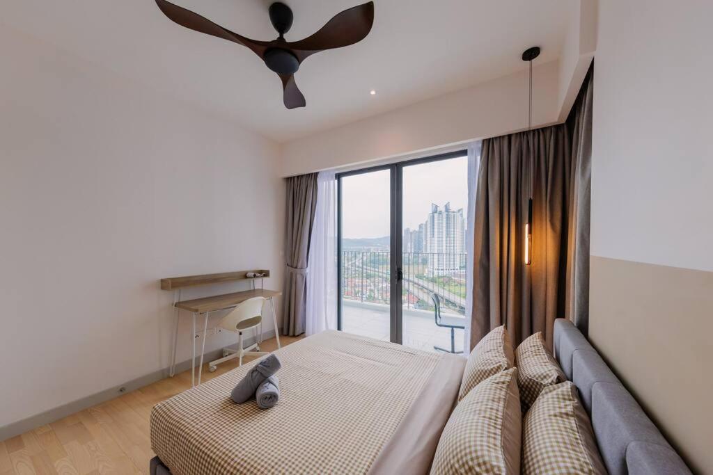 Datum Jelatek Balcony w Infinity Pool Linked LRT KLCCView Mall