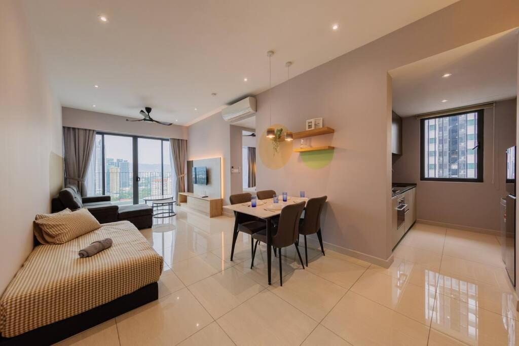 Datum Jelatek Balcony w Infinity Pool Linked LRT KLCCView Mall