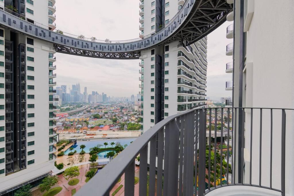 Datum Jelatek Balcony w Infinity Pool Linked LRT KLCCView Mall