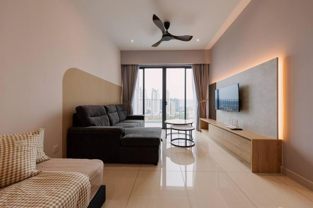 Datum Jelatek Balcony w Infinity Pool Linked LRT KLCCView Mall