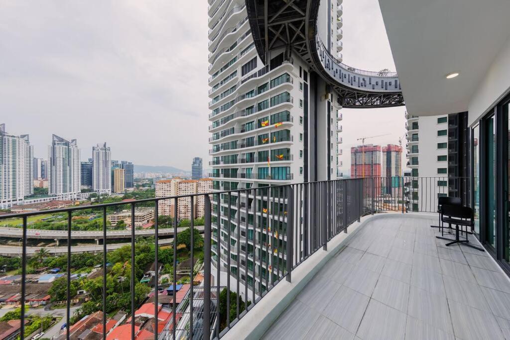 Datum Jelatek Balcony w Infinity Pool Linked LRT KLCCView Mall