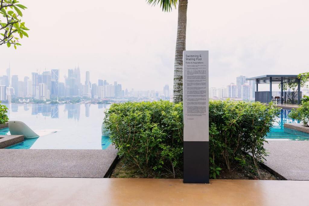 Datum Jelatek Balcony w Infinity Pool Linked LRT KLCCView Mall