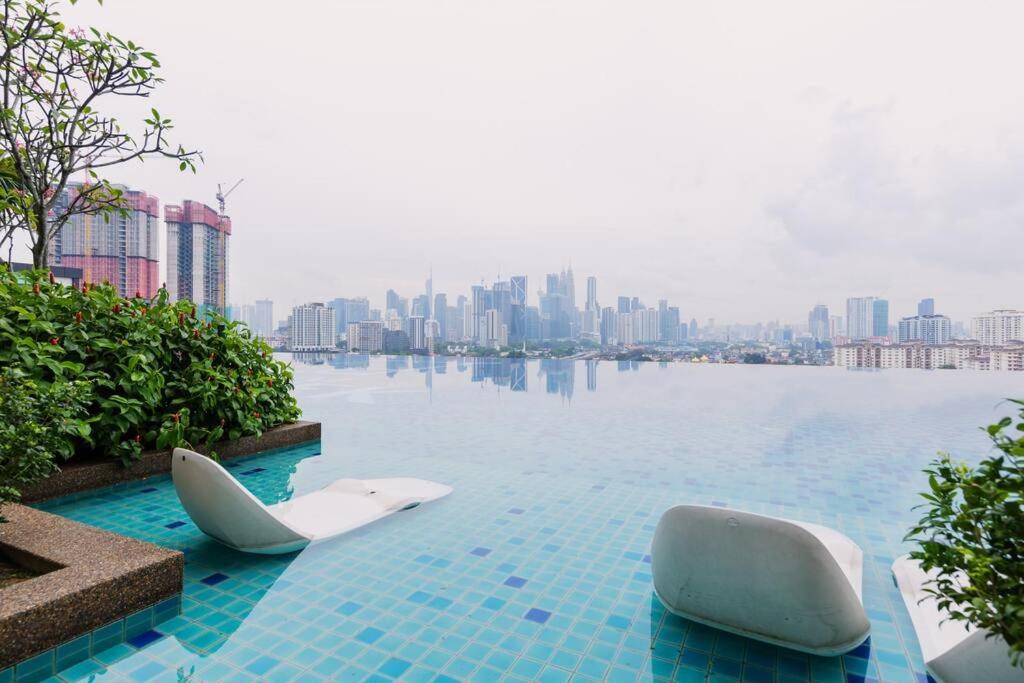 Datum Jelatek Balcony w Infinity Pool Linked LRT KLCCView Mall