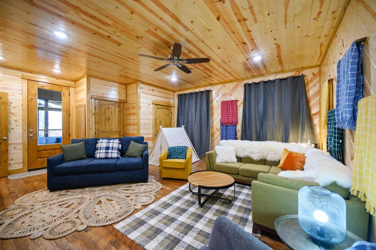 Massive Hochatown Lodge W Spa, Basketball & More view 2