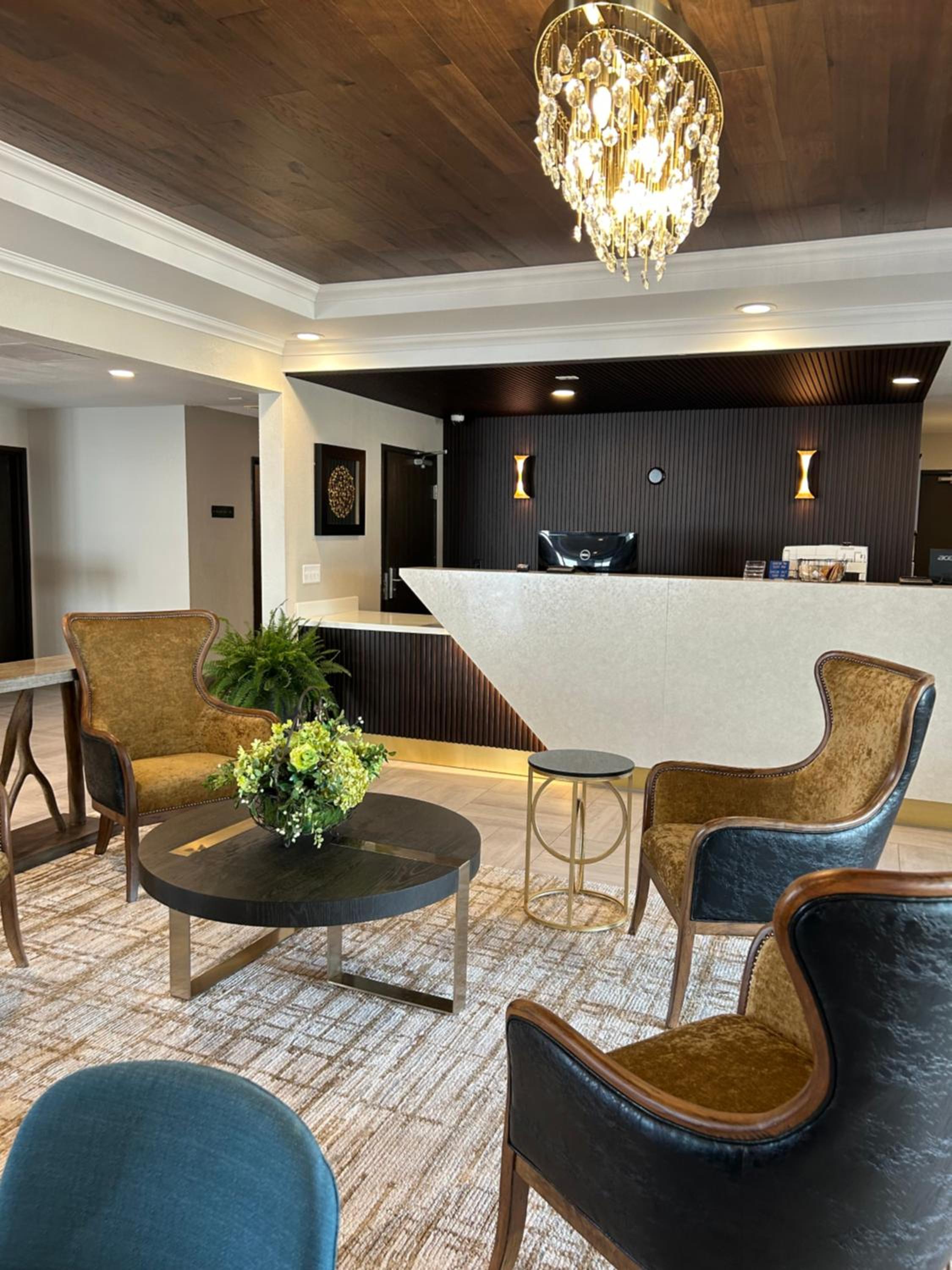 Warrenton Vacations - Brady Hotel - Property Image 3