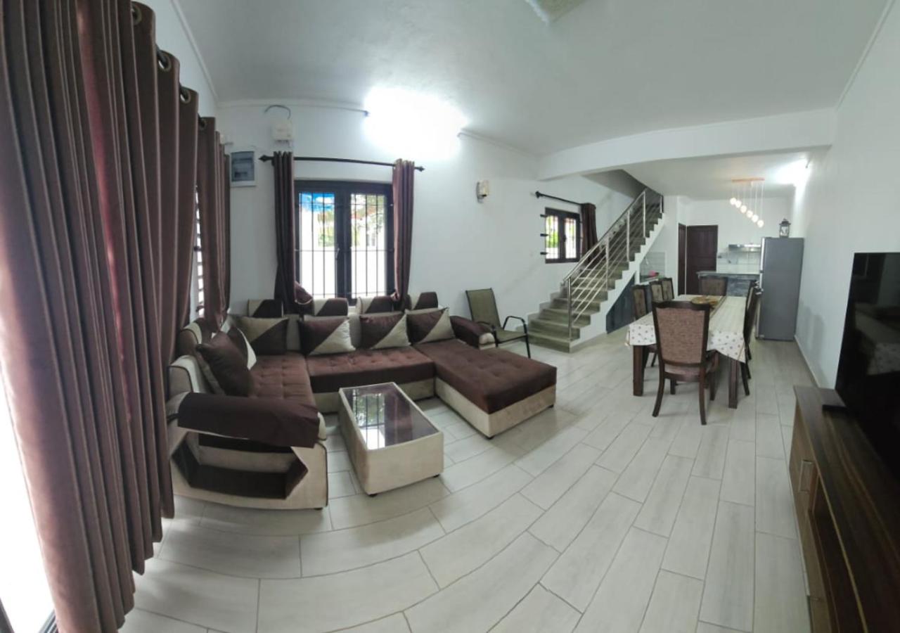 3 Bedroom Family Pool Villa Flic-en-Flac Beach view 4
