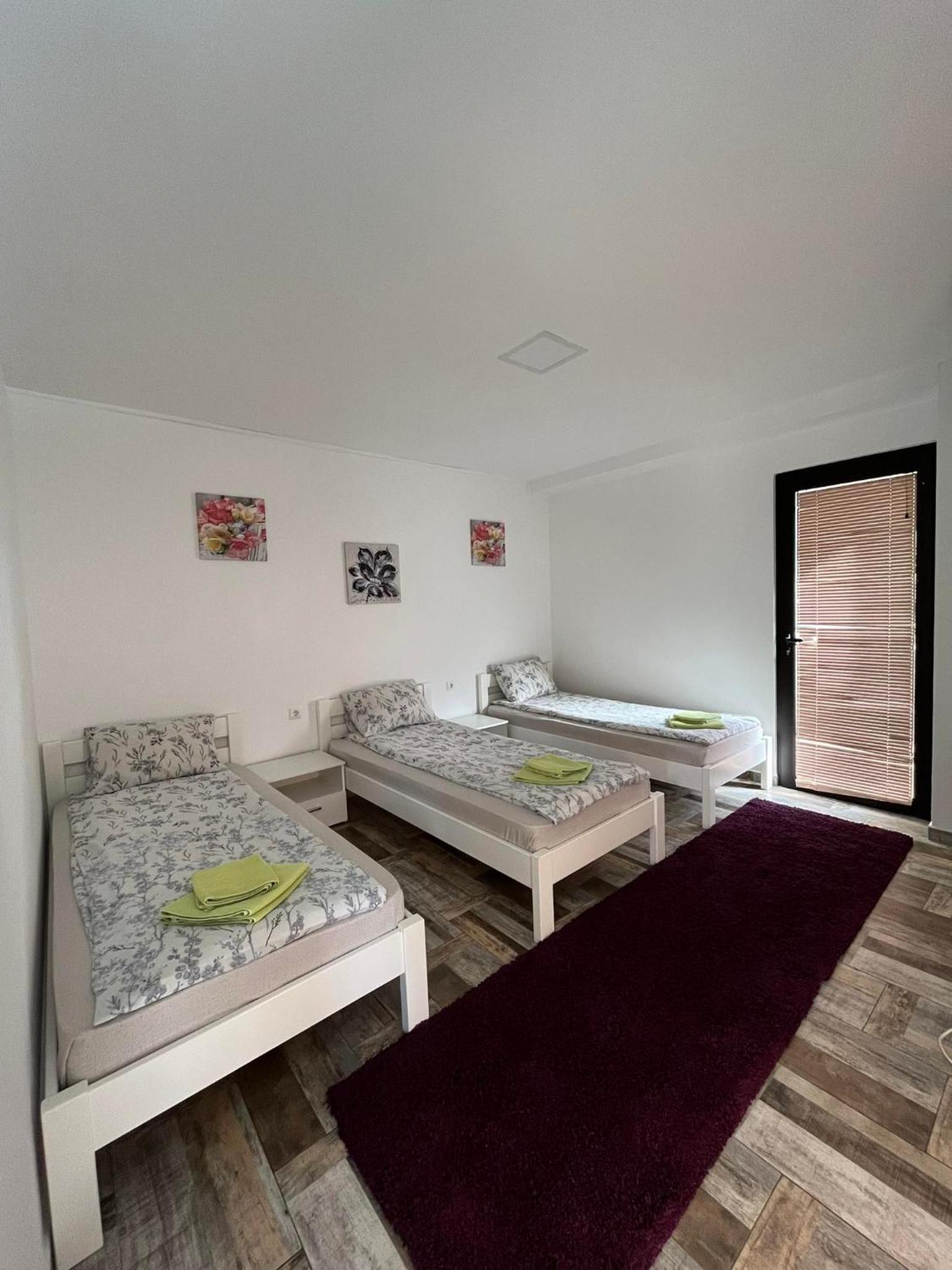 Holiday Homes Pozitiva
