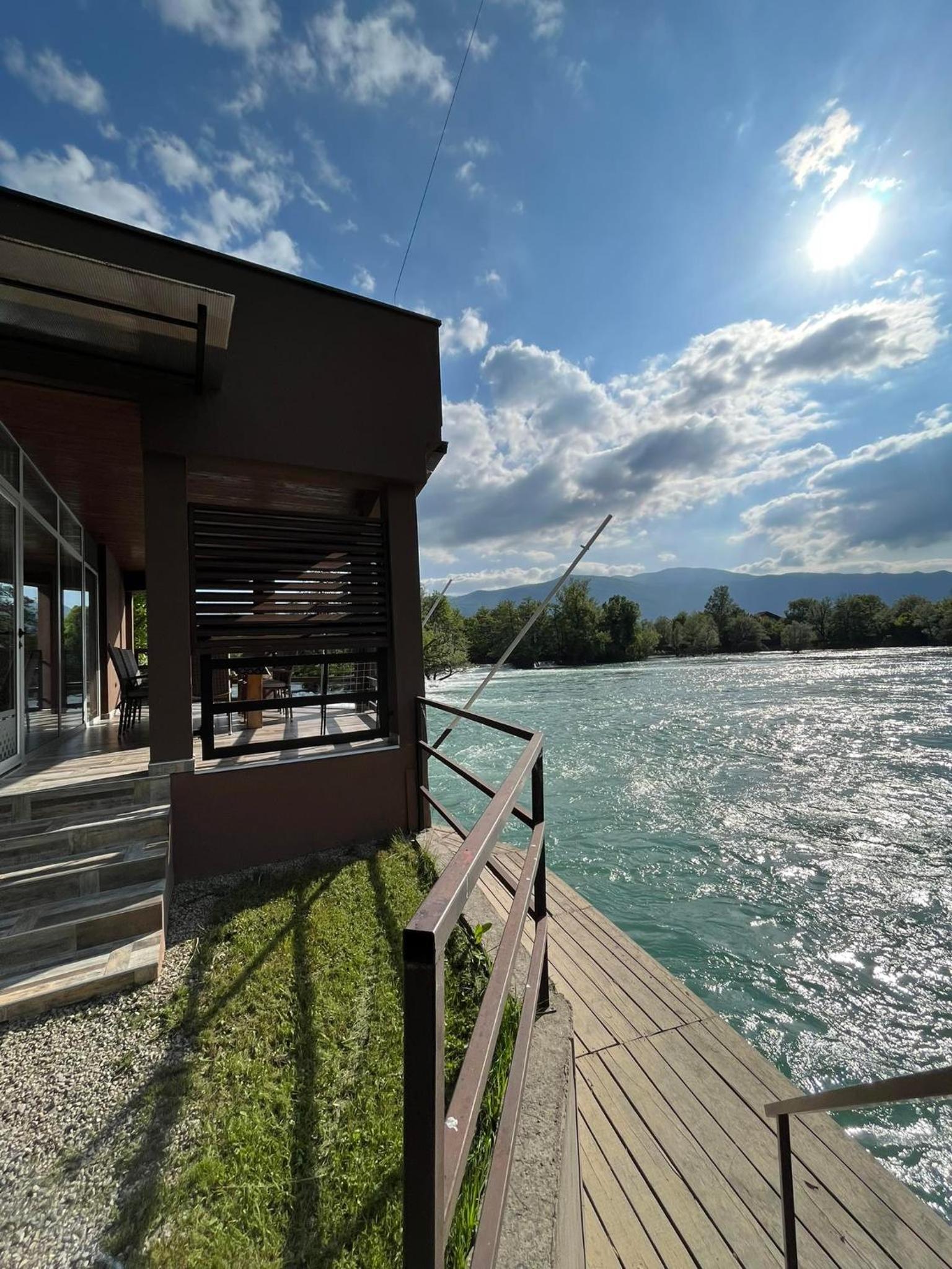 Holiday Homes Pozitiva