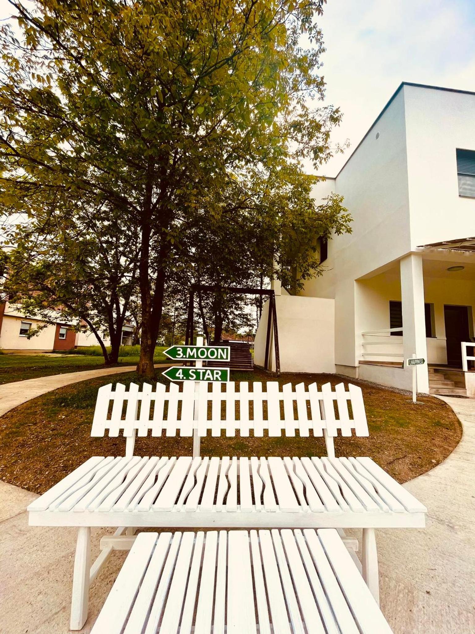 Holiday Homes Pozitiva