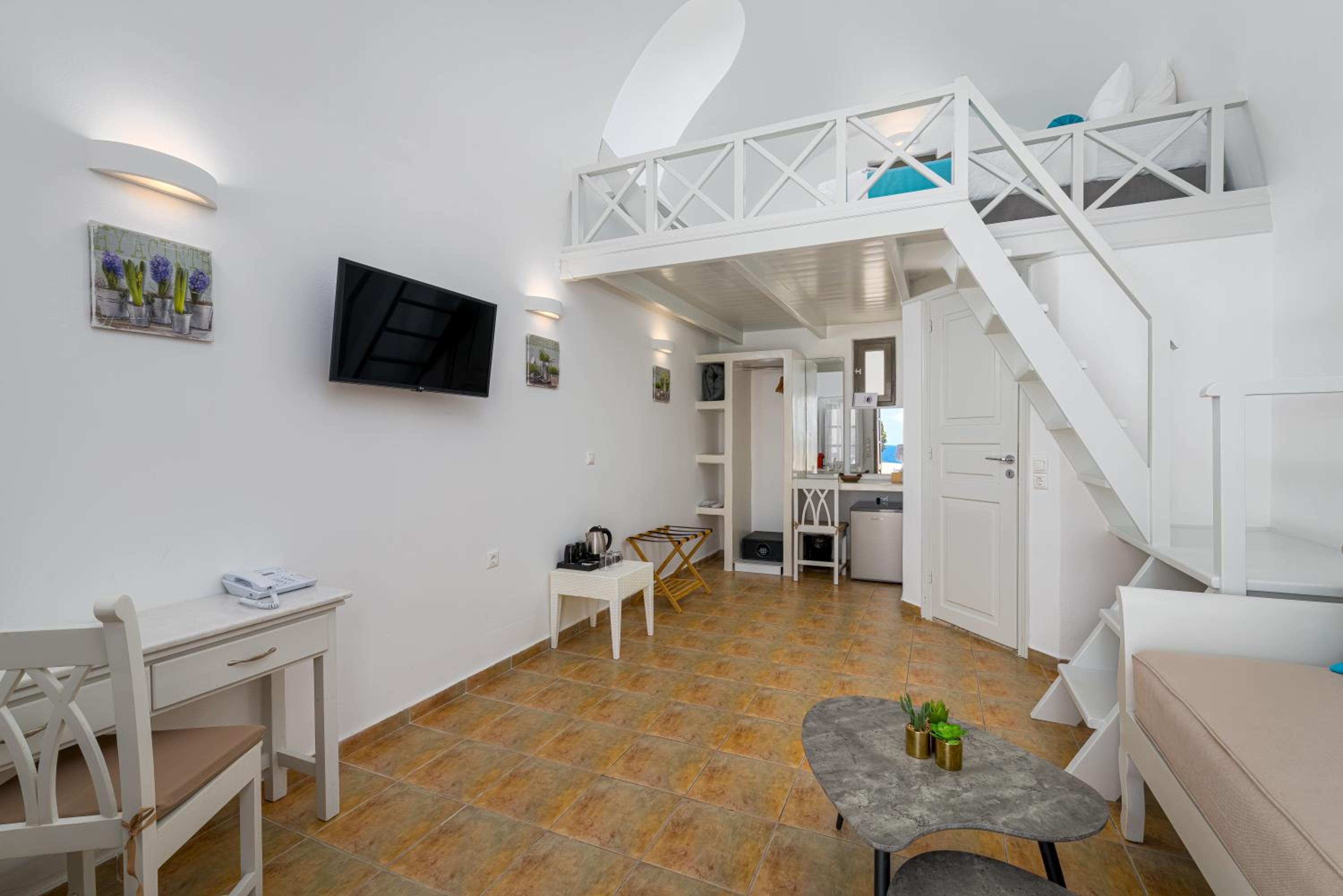 En Plo Boutique Suites view 3