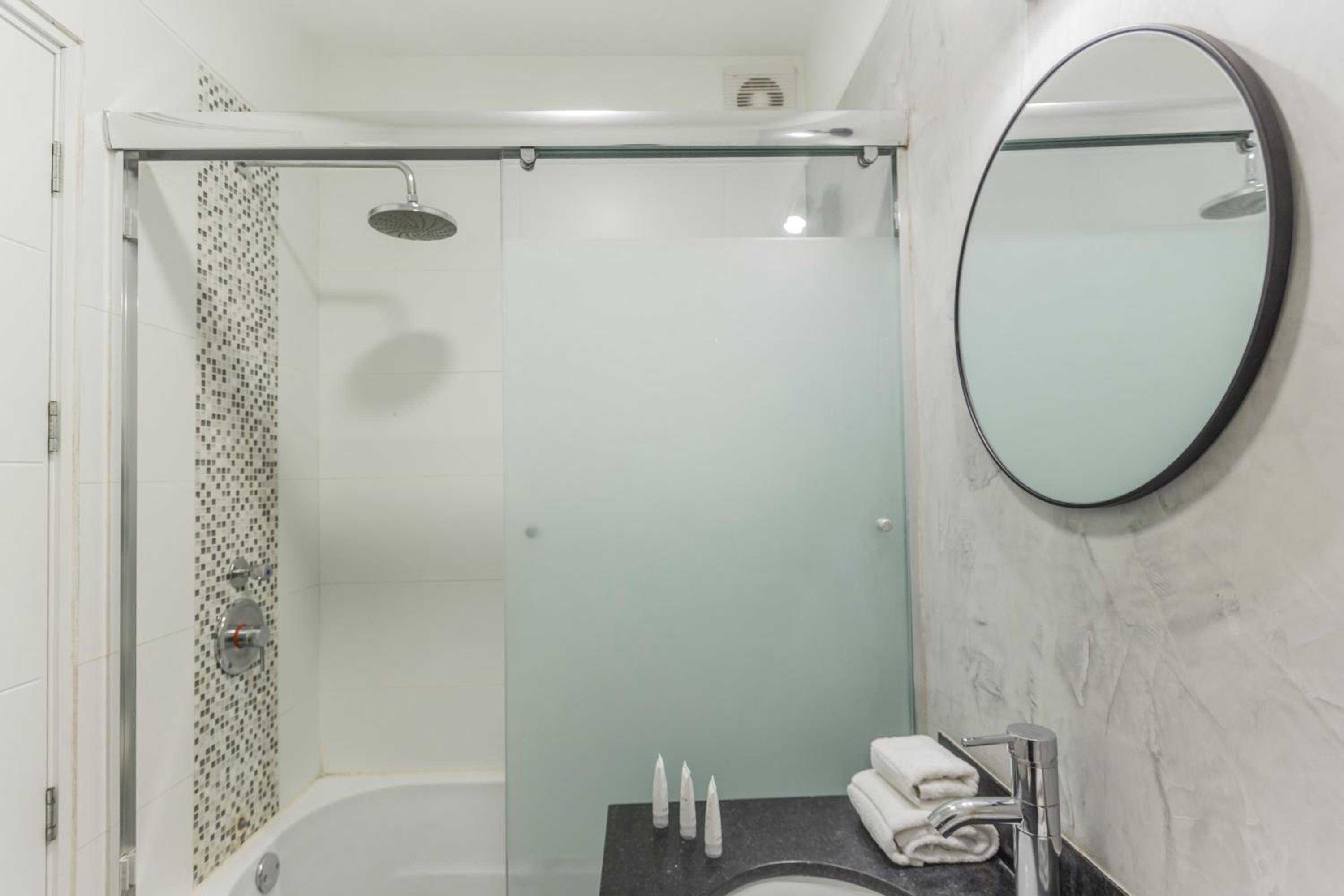 Stylish 2BR in Miraflores