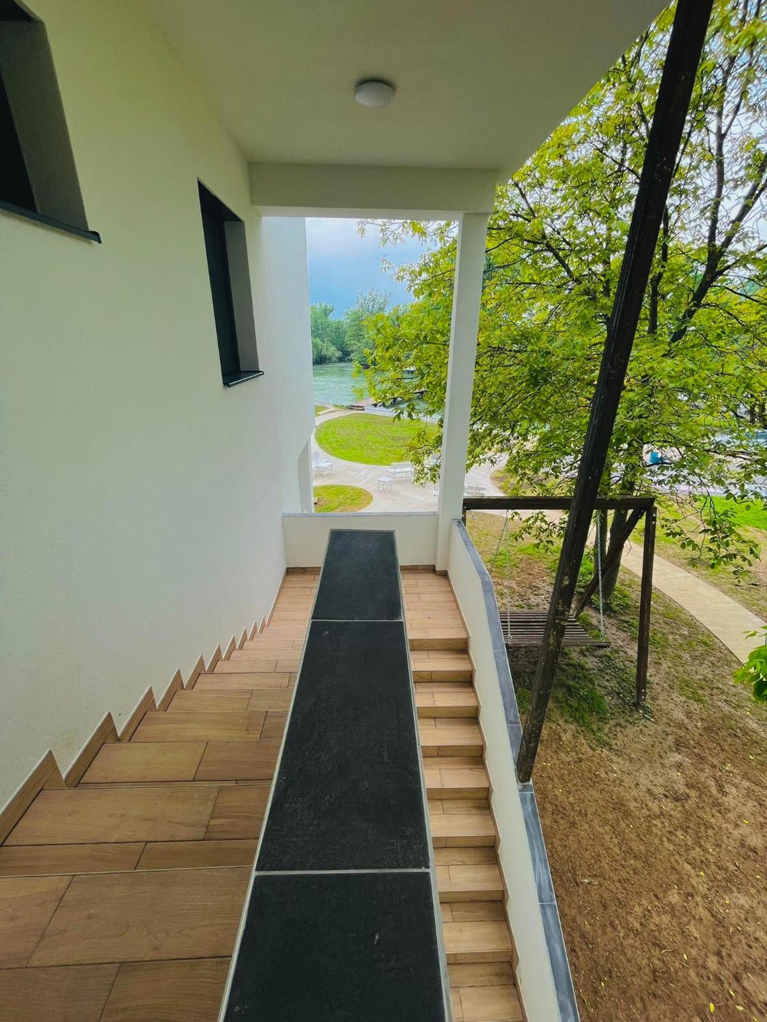 Holiday Homes Pozitiva