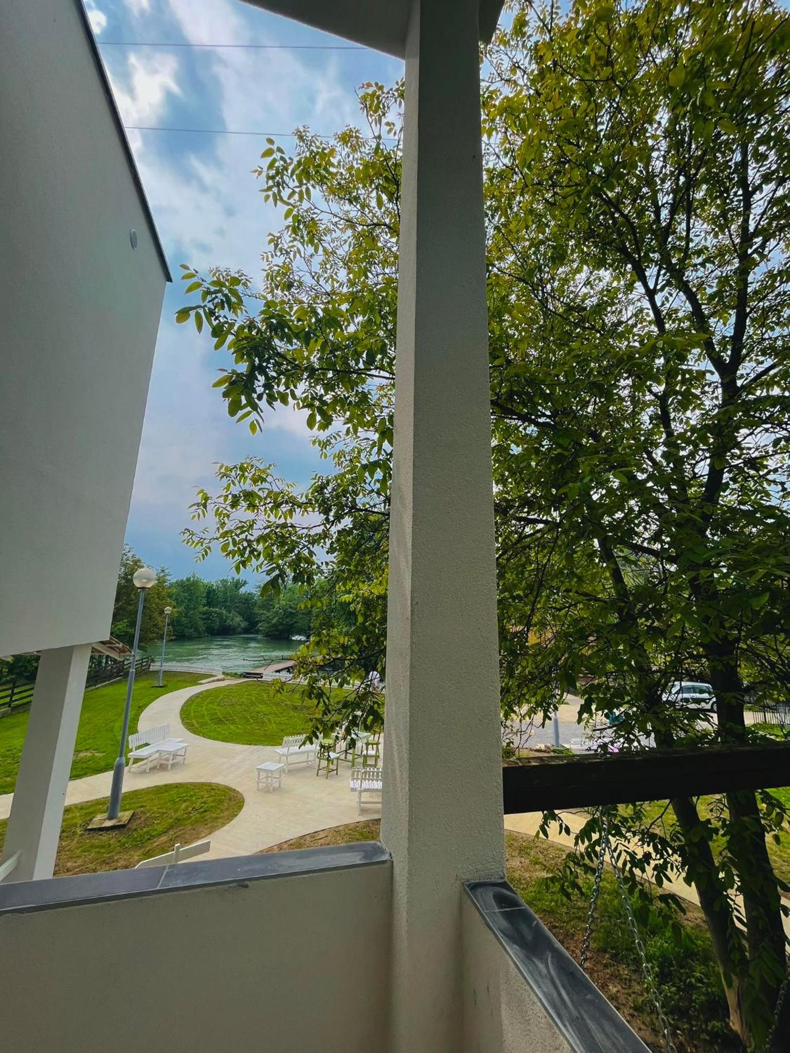Holiday Homes Pozitiva