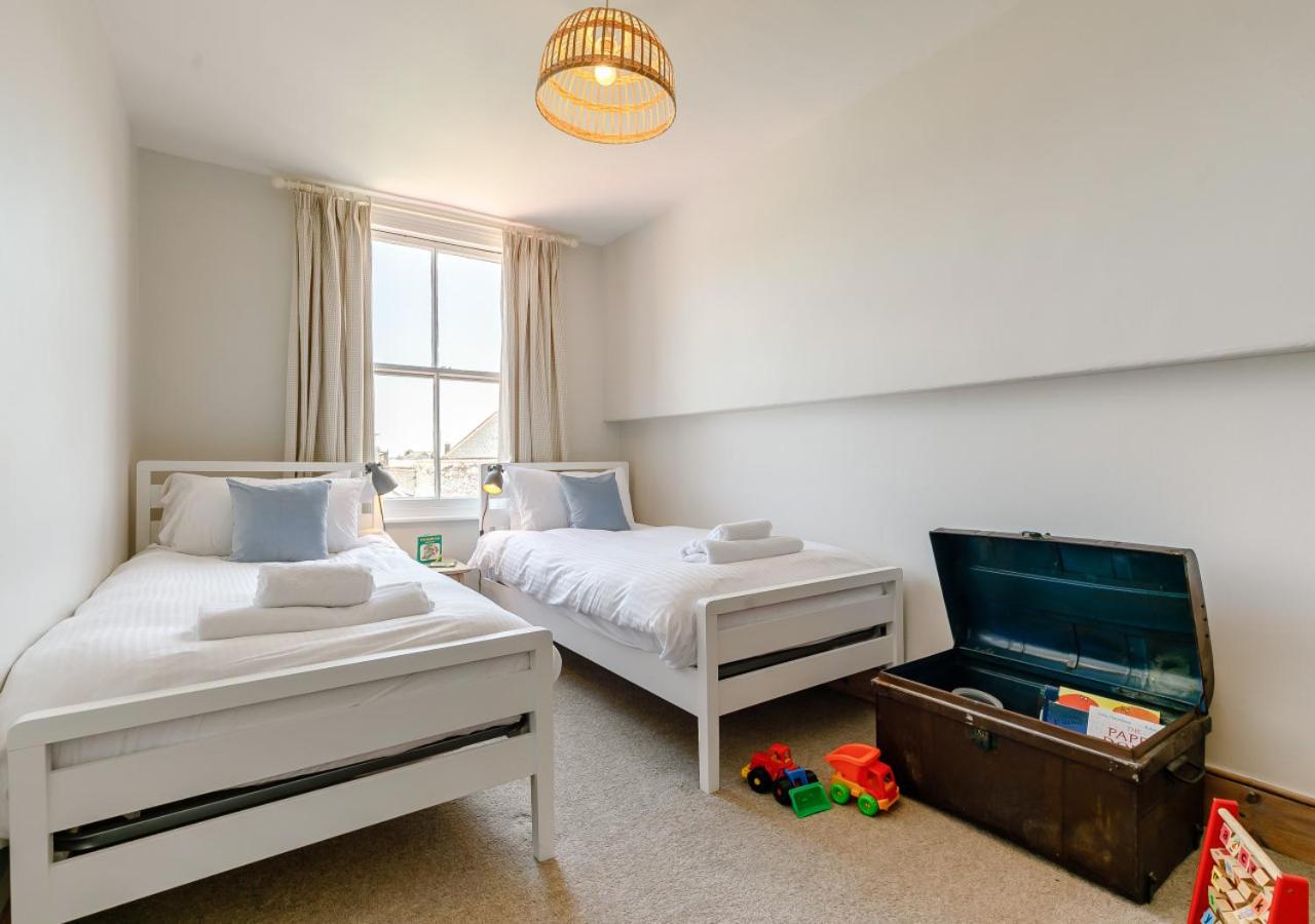 4 Bed in Padstow oc-p00297