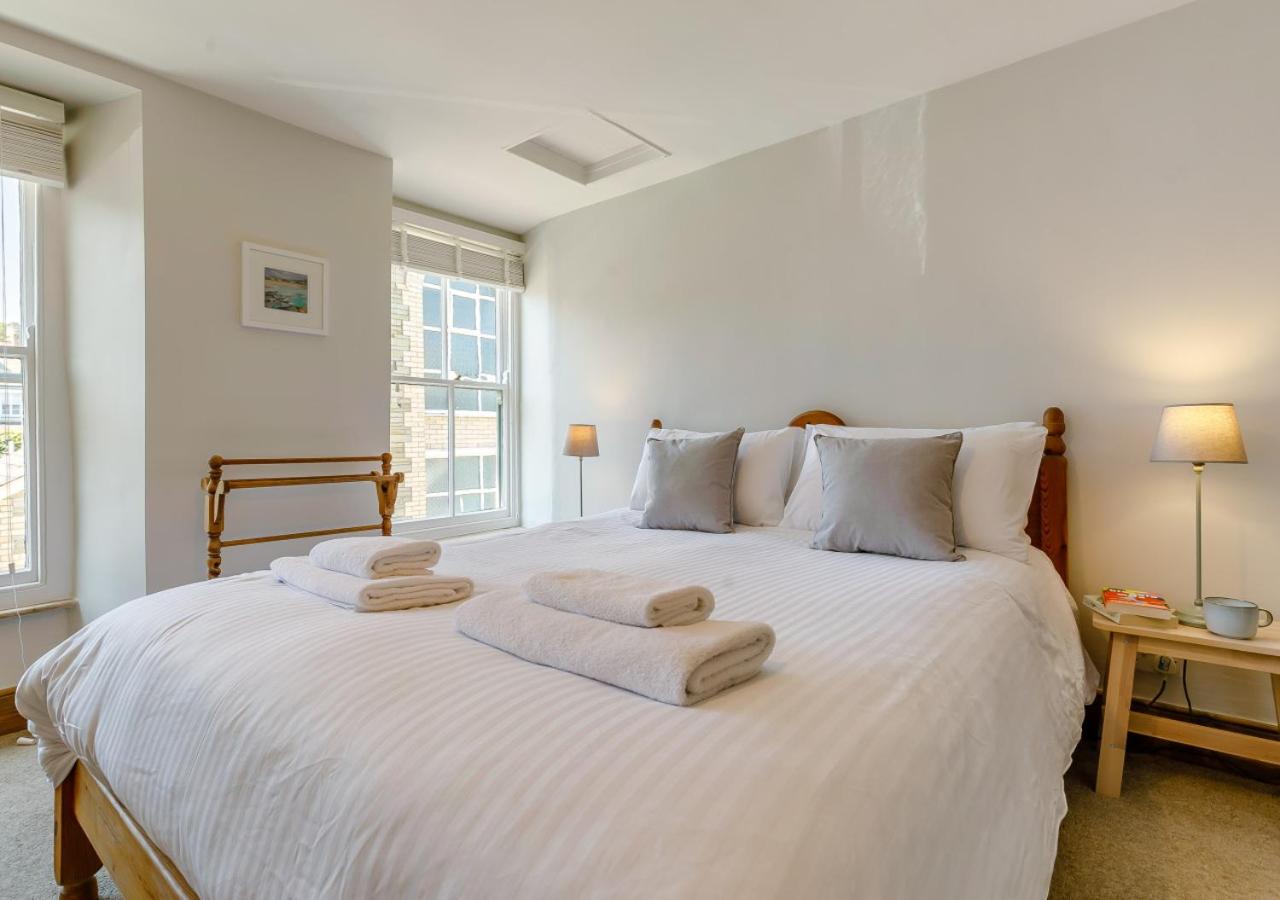 4 Bed in Padstow oc-p00297