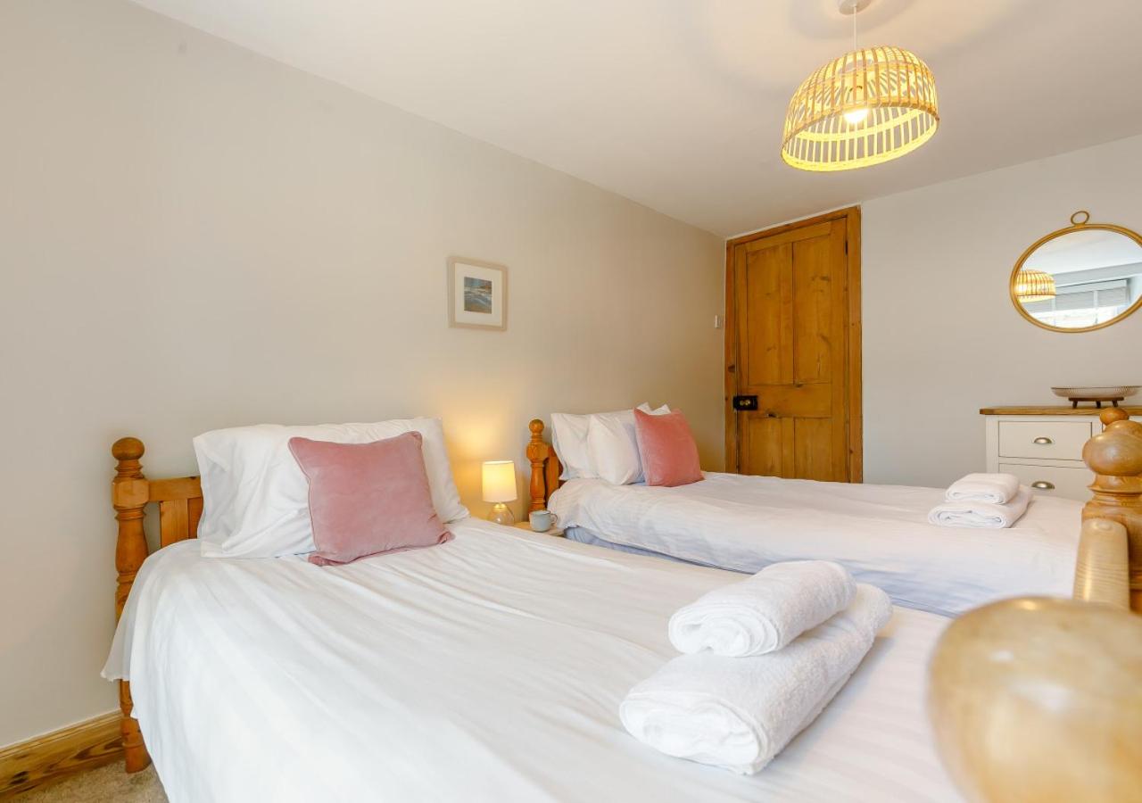 4 Bed in Padstow oc-p00297