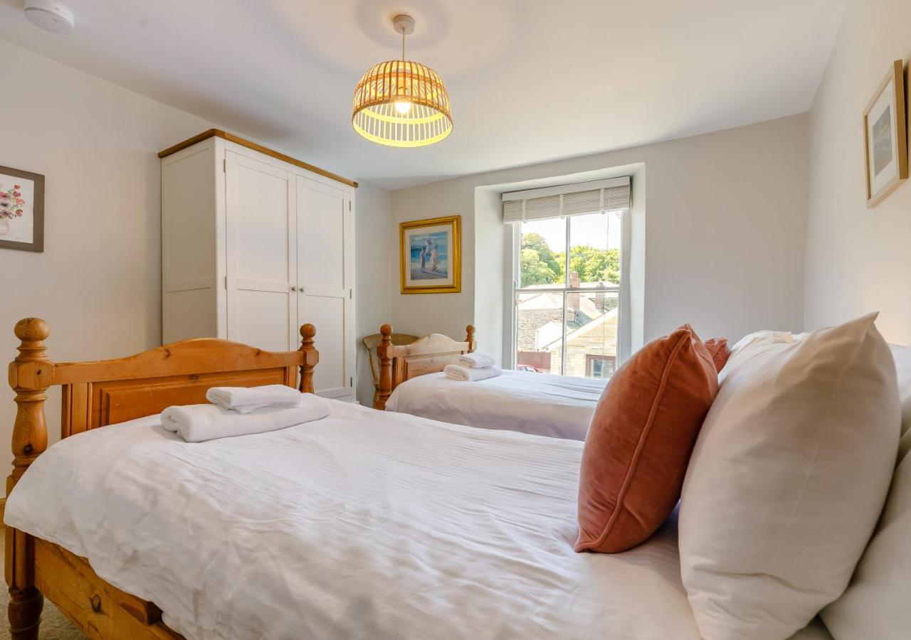 4 Bed in Padstow oc-p00297