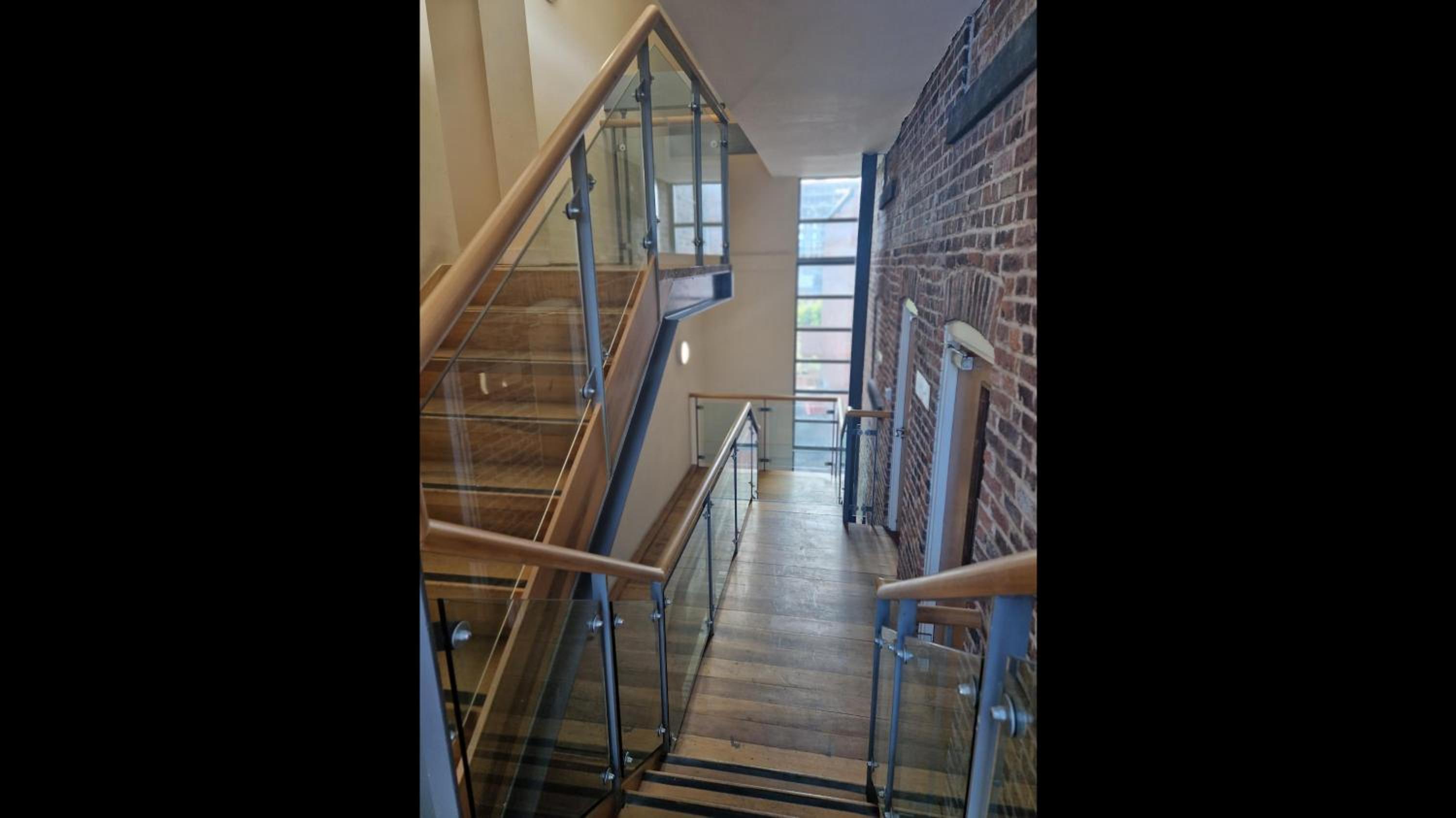 Apt - Sleeps 7 - Walking Distance to Attractions