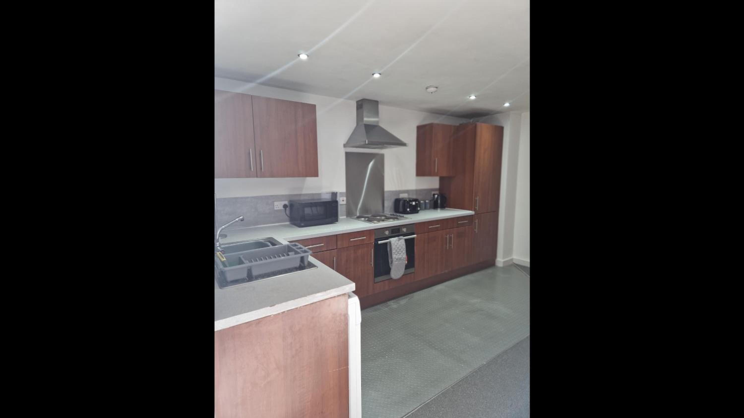 Apt - Sleeps 7 - Walking Distance to Attractions