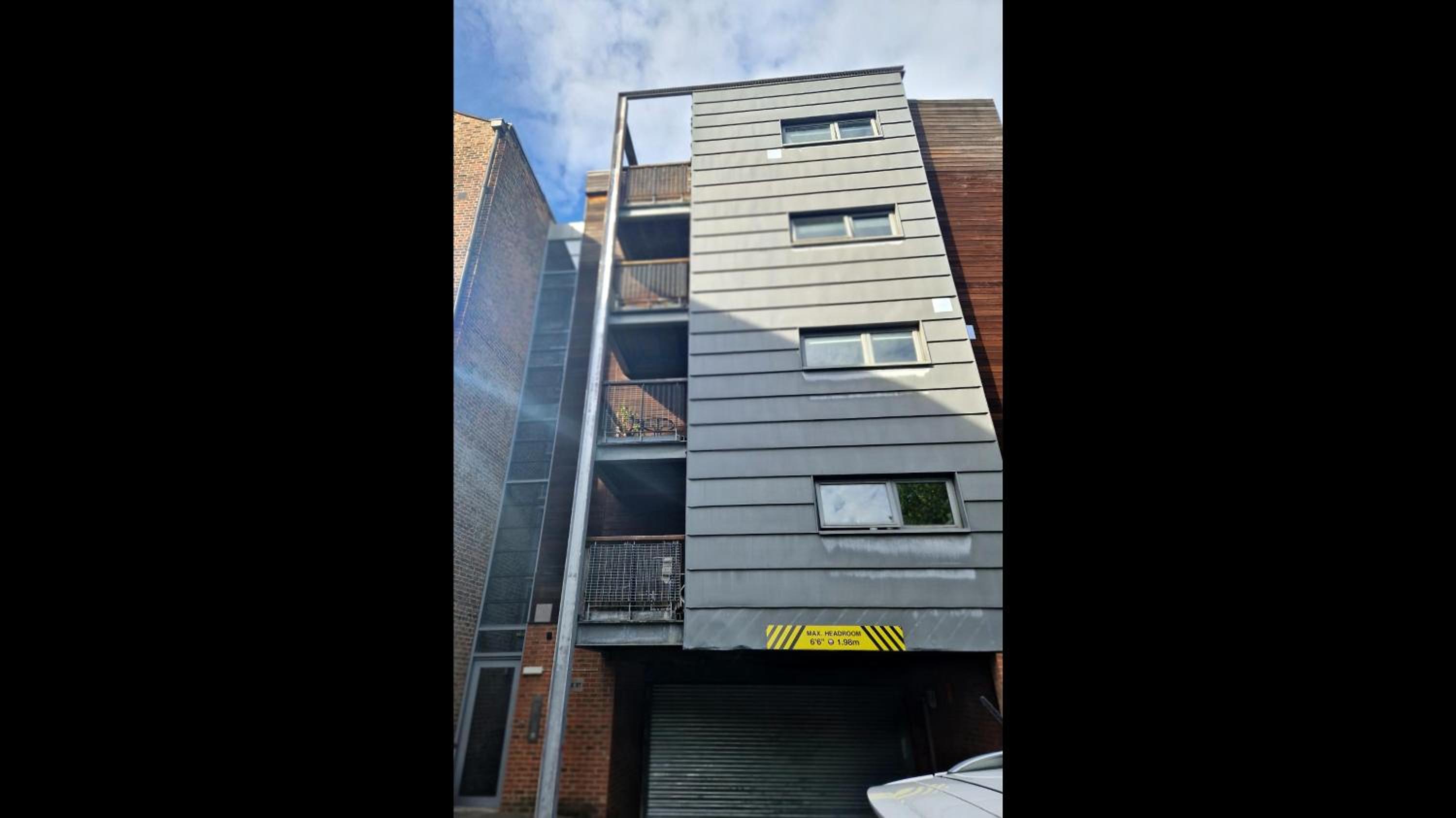 Apt - Sleeps 7 - Walking Distance to Attractions
