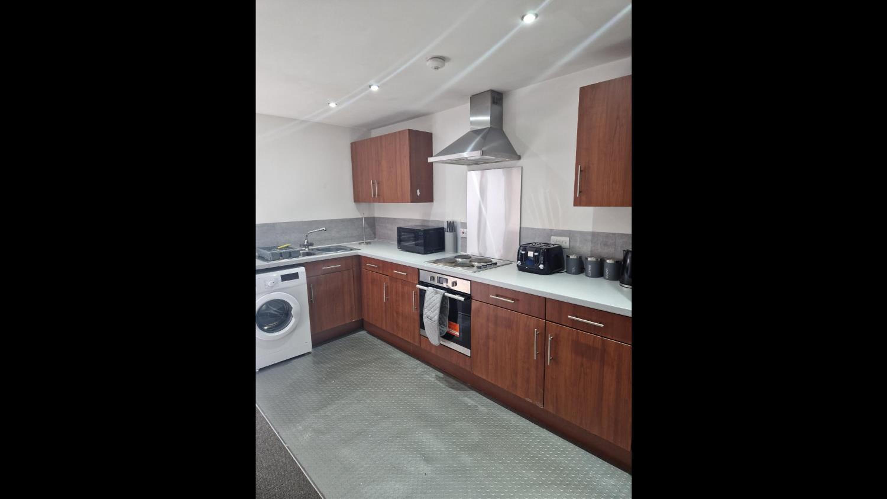 Apt - Sleeps 7 - Walking Distance to Attractions