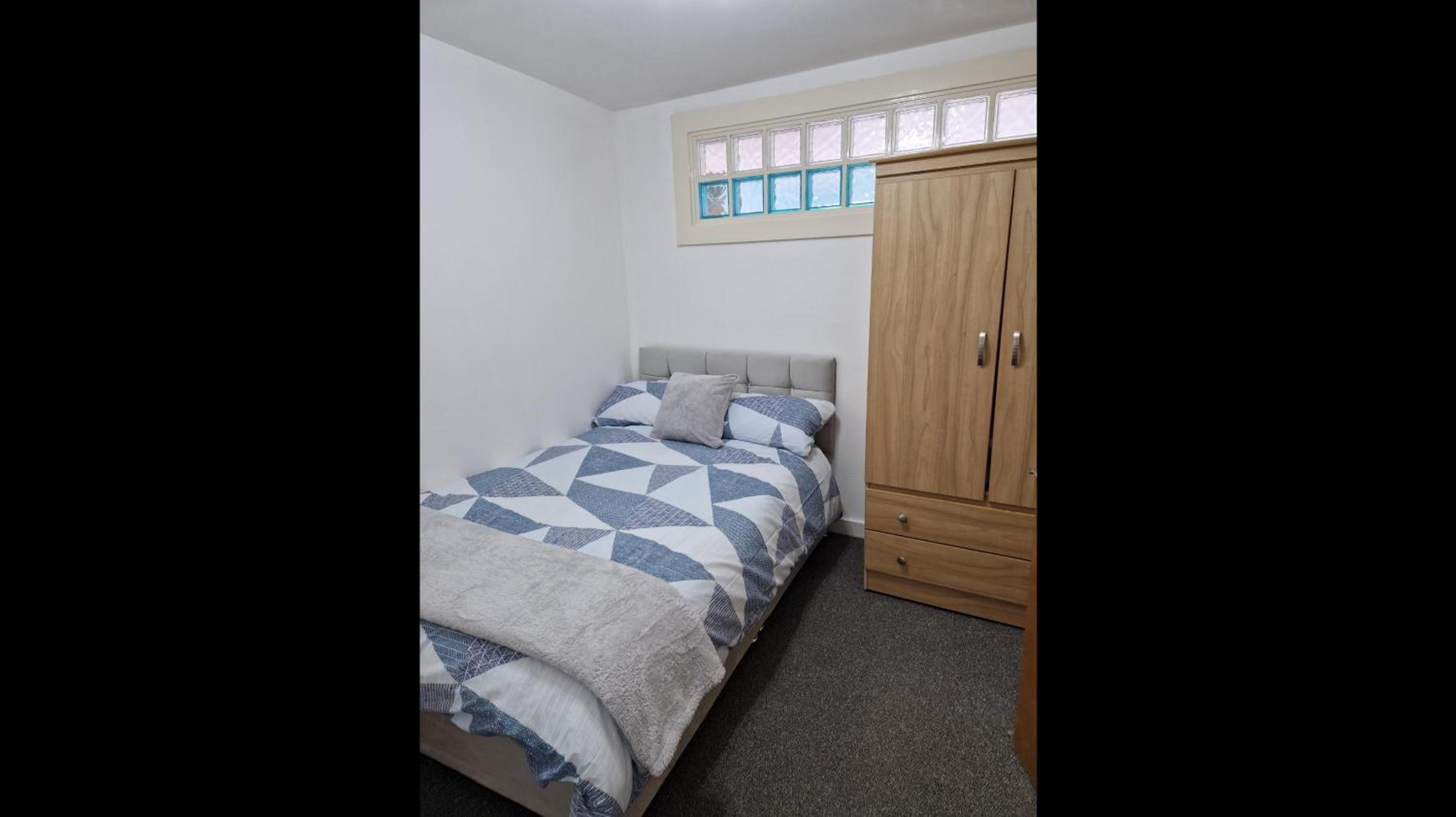 Apt - Sleeps 7 - Walking Distance to Attractions photo 4
