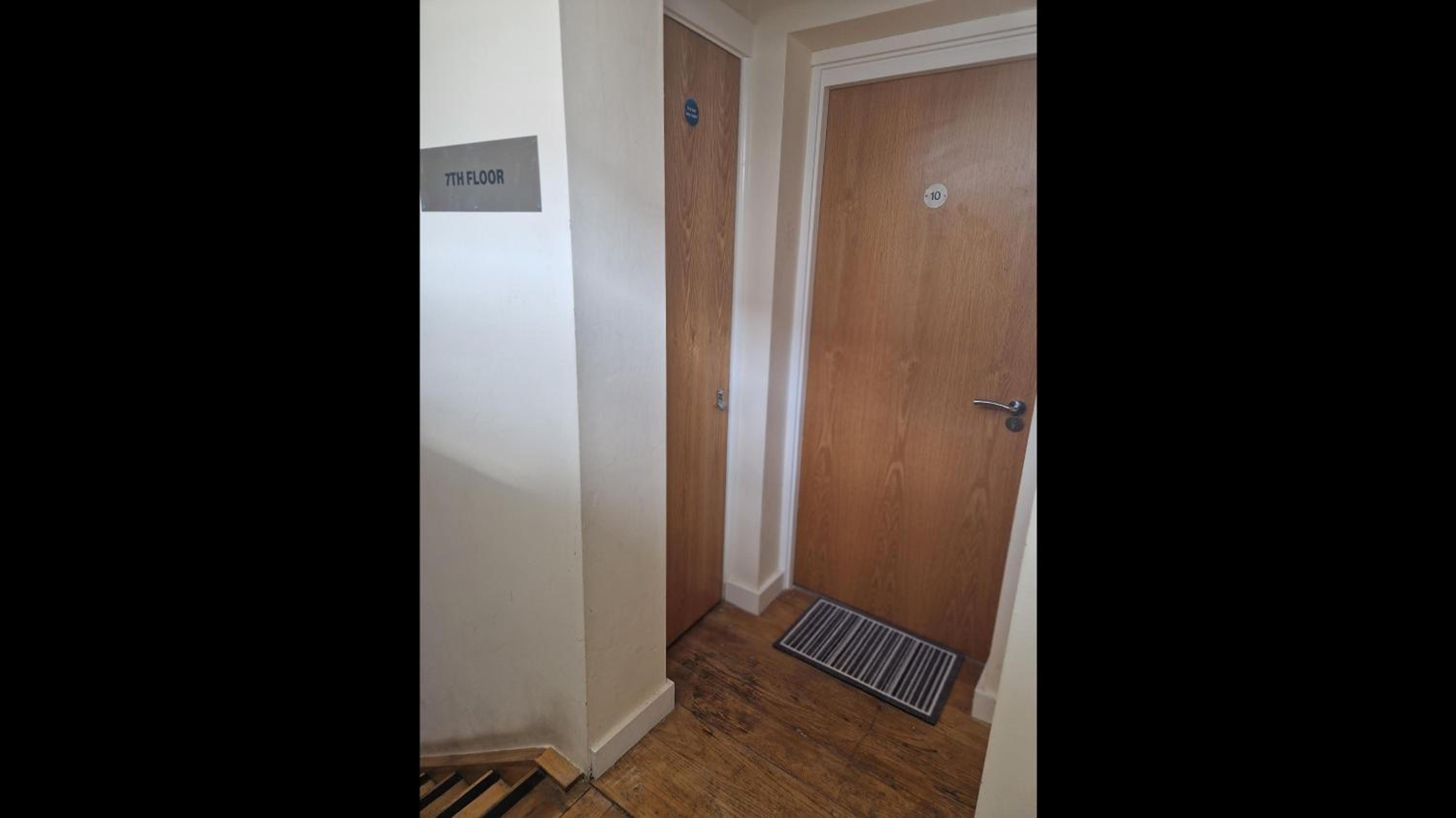 Apt - Sleeps 7 - Walking Distance to Attractions