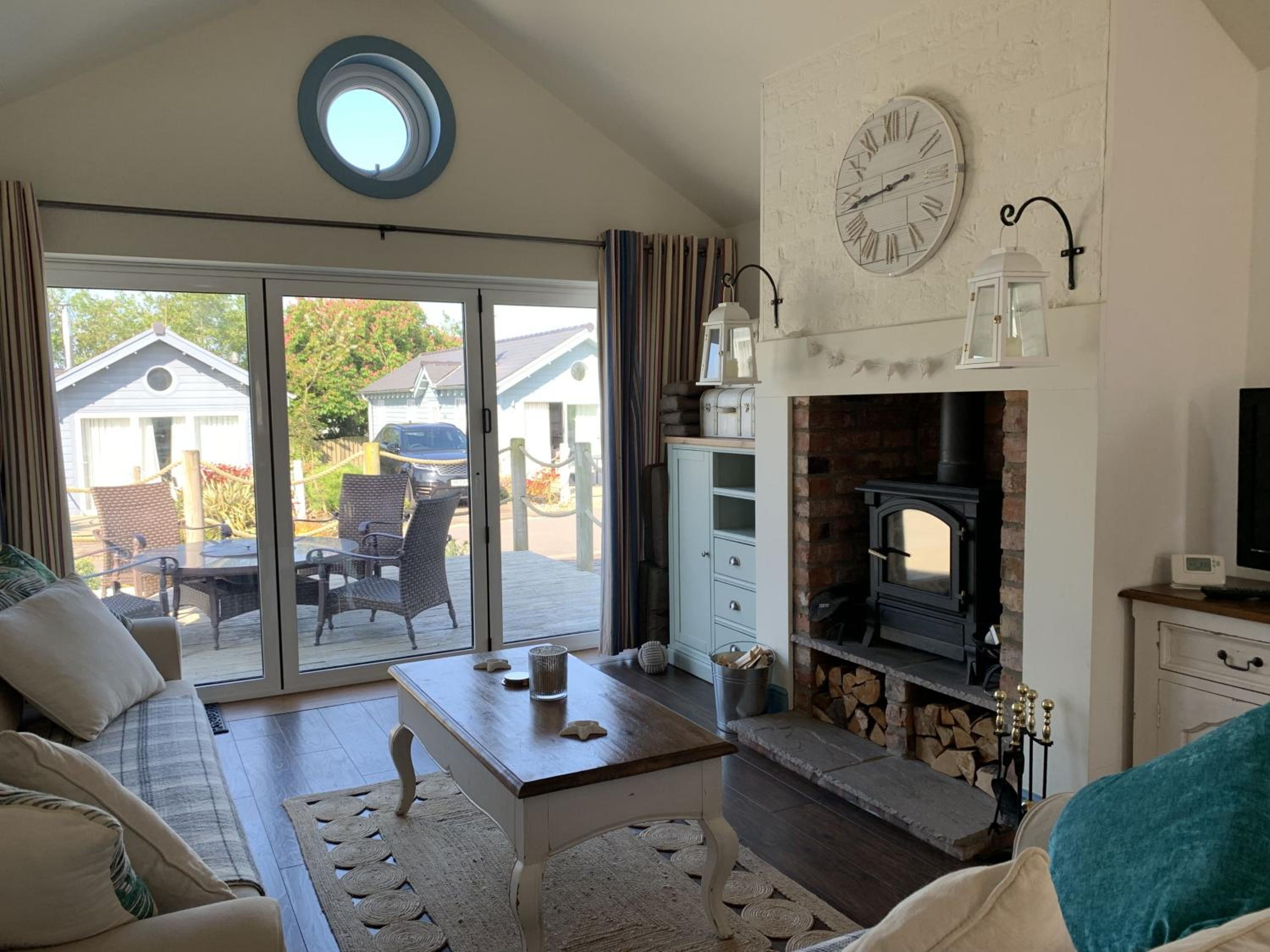 Blue Bay, The Bay, 2 bedrooms with ensuites, parking bay, 2 dogs welcome view 4