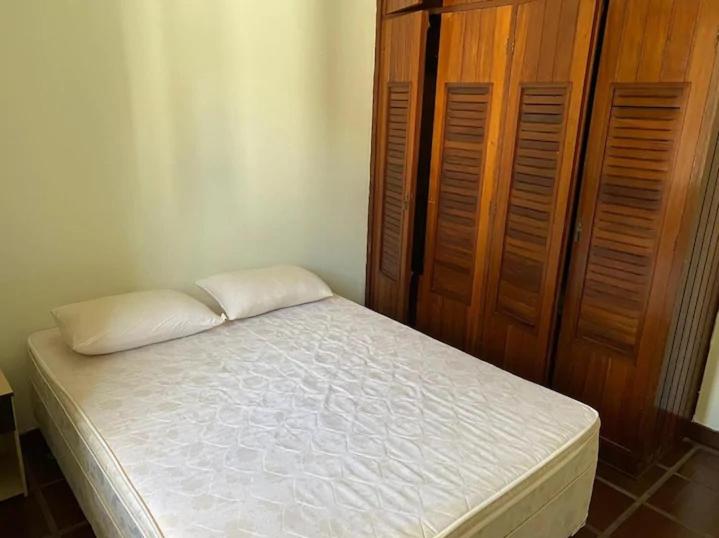 Amplo apto na Enseada a apenas 50 metros da praia