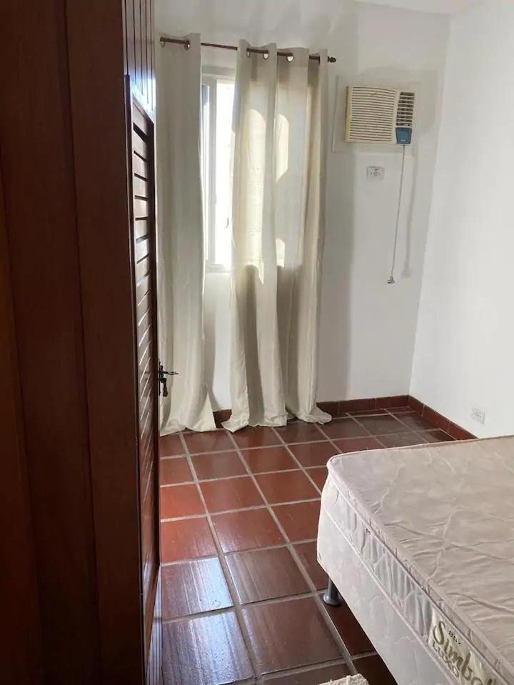Amplo apto na Enseada a apenas 50 metros da praia