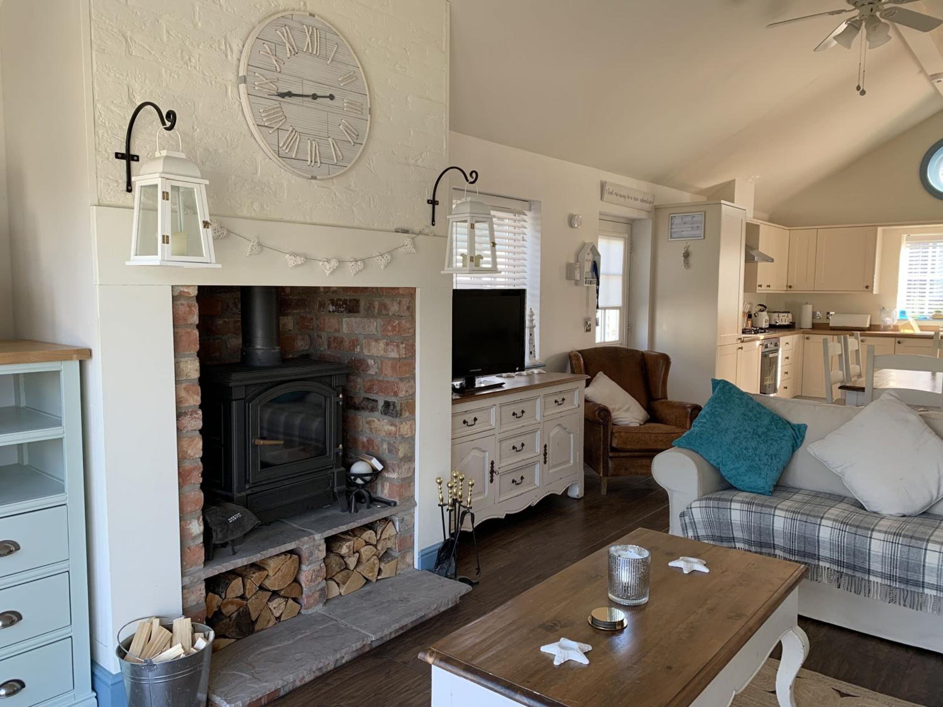 Blue Bay, The Bay, 2 bedrooms with ensuites, parking bay, 2 dogs welcome view 2