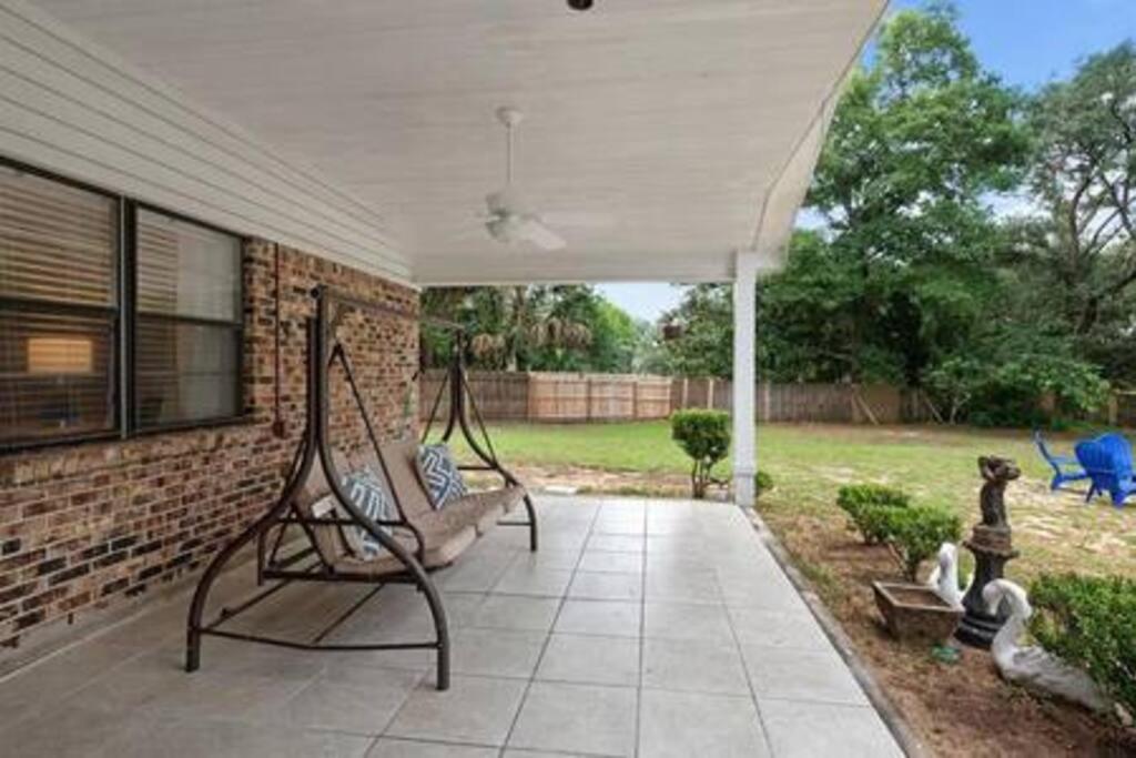 Quiet relaxing home - Close to Downtown & Beach 4BR-2BT view 3