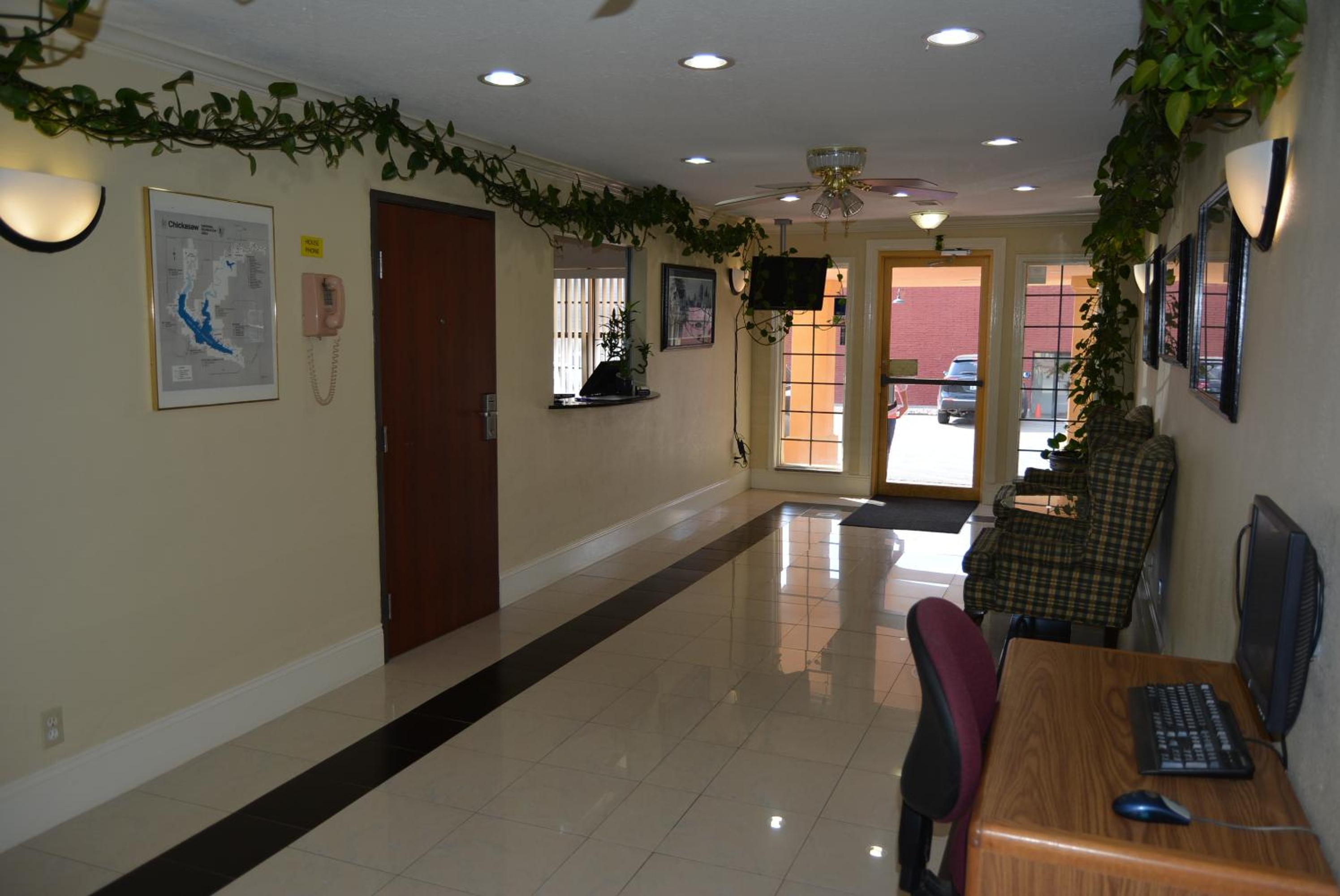 Super 8 by Wyndham Sulphur - Property Image 4