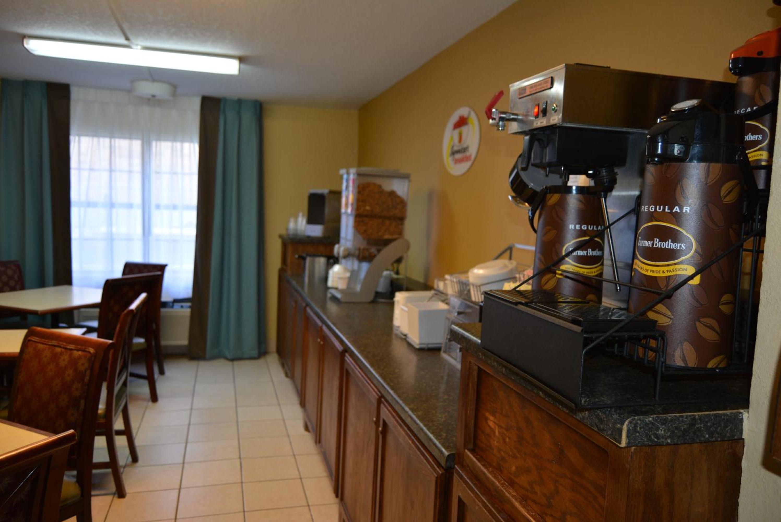 Super 8 by Wyndham Sulphur